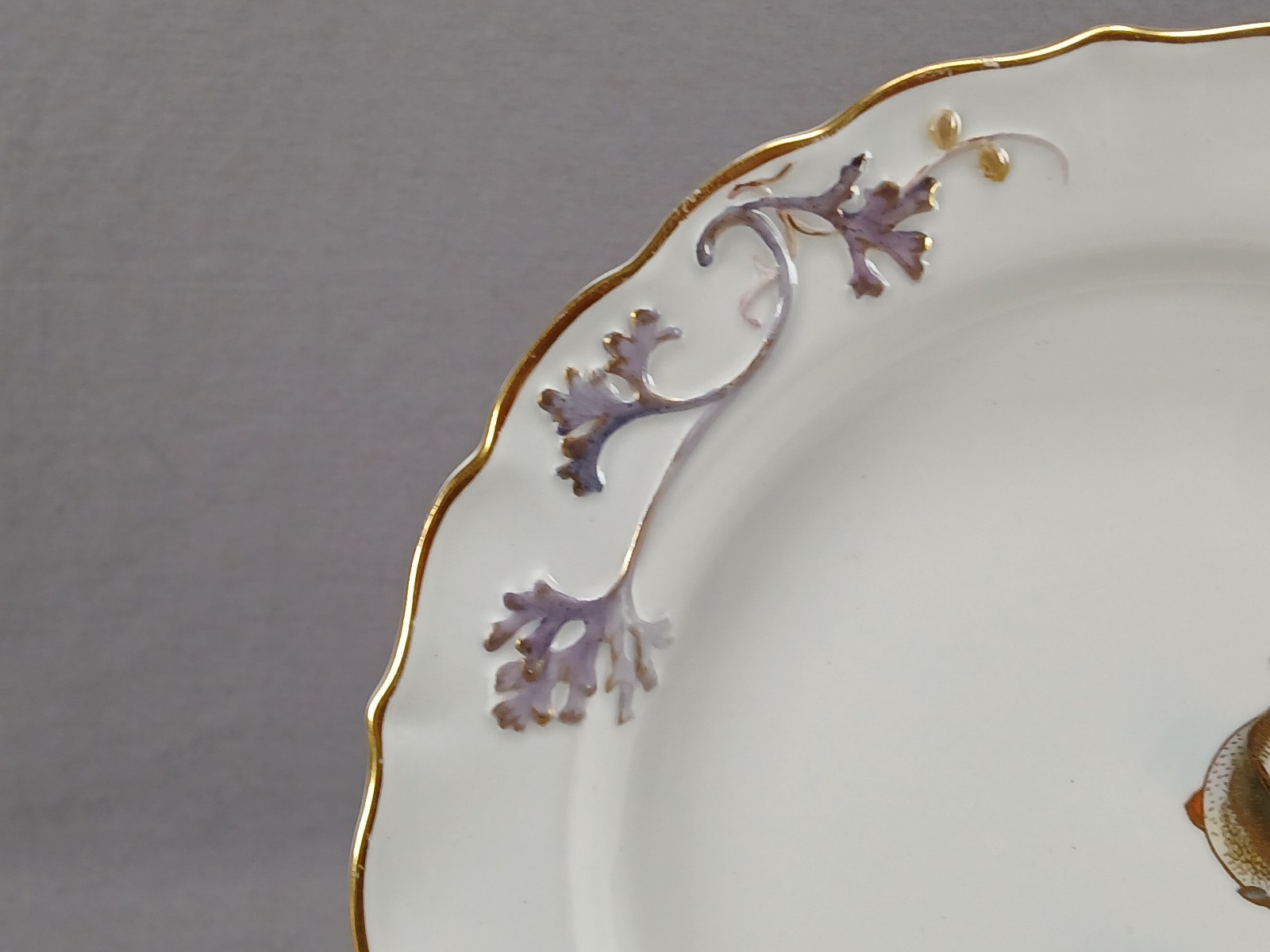 Royal Worcester Hand Painted Fish Relief Molded Seaweed Gold 9 1/8 Inch Plate A