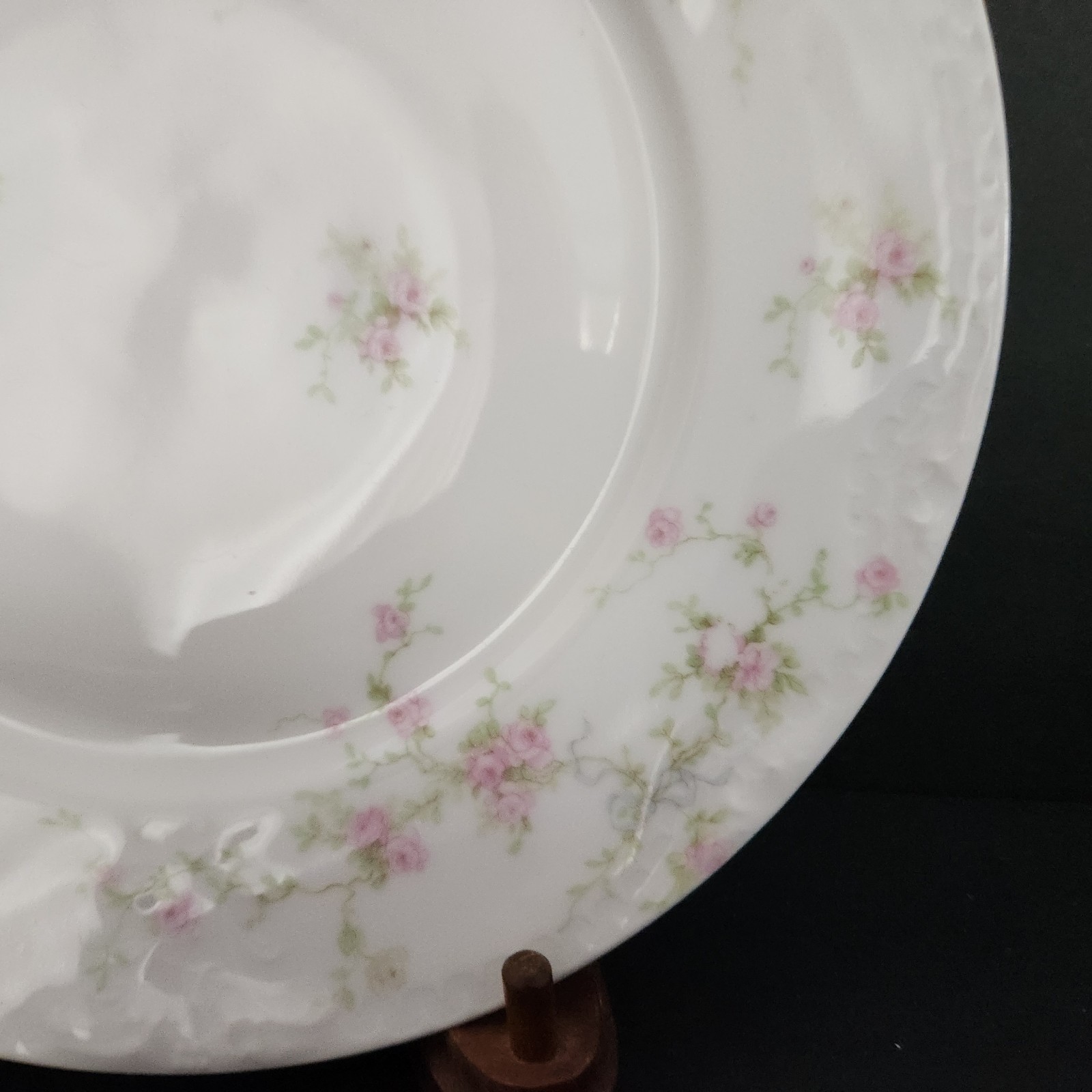 Marie (Scattered Flowers)by Haviland 8 5/8″ Luncheon Plate