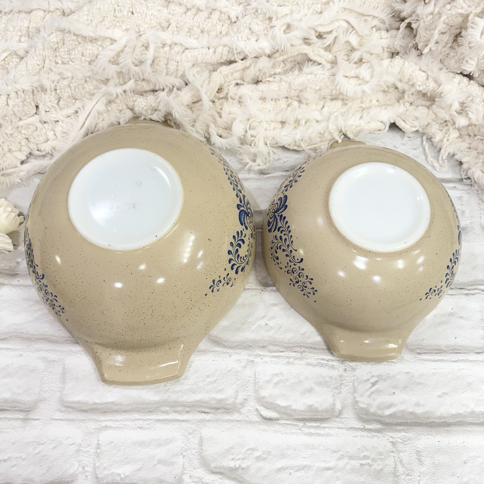 Vtg PYREX Homestead Cinderella Nesting Mixing Bowls 2ct 443 – 2.5 Qt & 444 – 4Qt