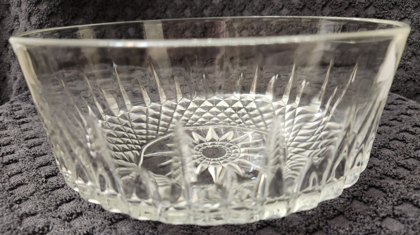 Vintage Arcoroc France 7. 7/8” X 3 5/8″–Clear Glass Bowl Starburst Diamond