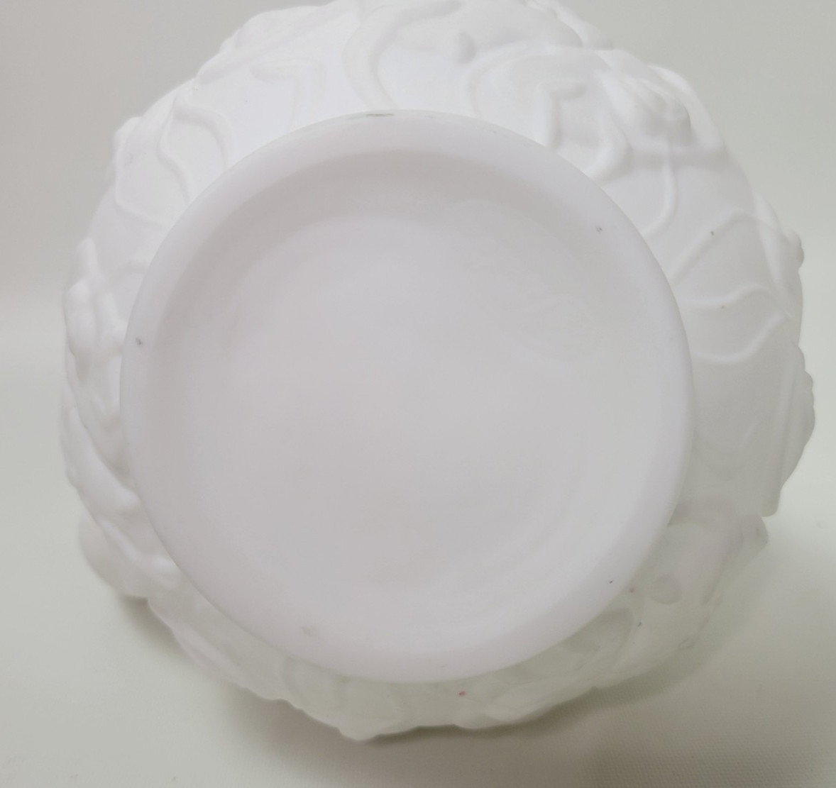Vintage Fenton Embossed Water Lily White Glass Pitcher 7″
