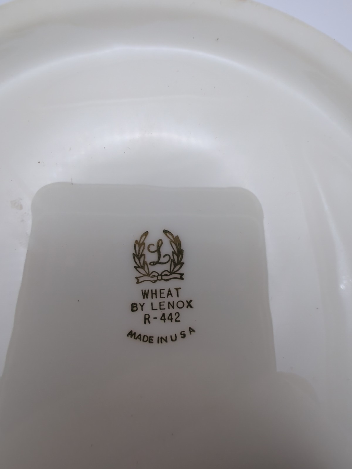 LENOX Wheat Pattern Round Covered Vegetable Serving Dish- R-442