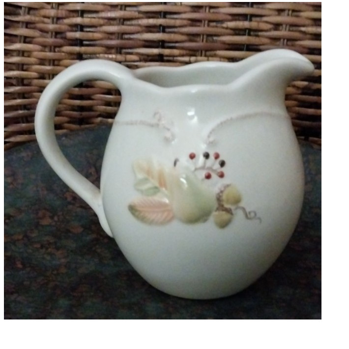 *RARE*Pfaltzgraff Plymouth Creamer Ceramic Fruit and Leaves Pattern Glossy Round