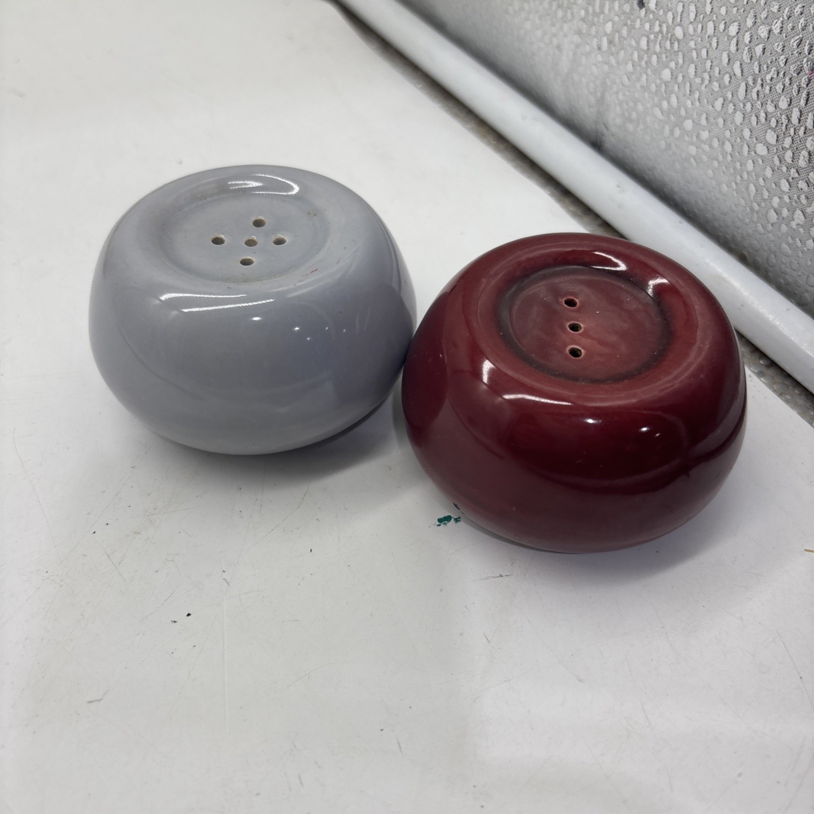 MCM Hollydale MALIBU Salt & Pepper Shakers California Pottery Gray Burgundy