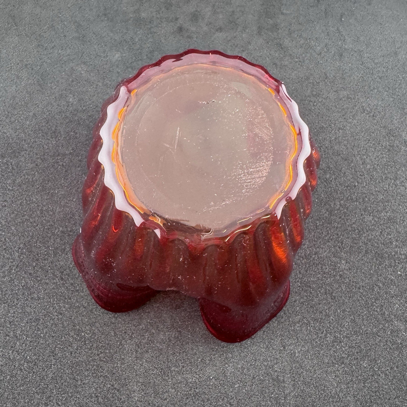 Small Red Candy Apple Pinched Side Centerpiece Bowl 4”X 5” Amberina Art Glass