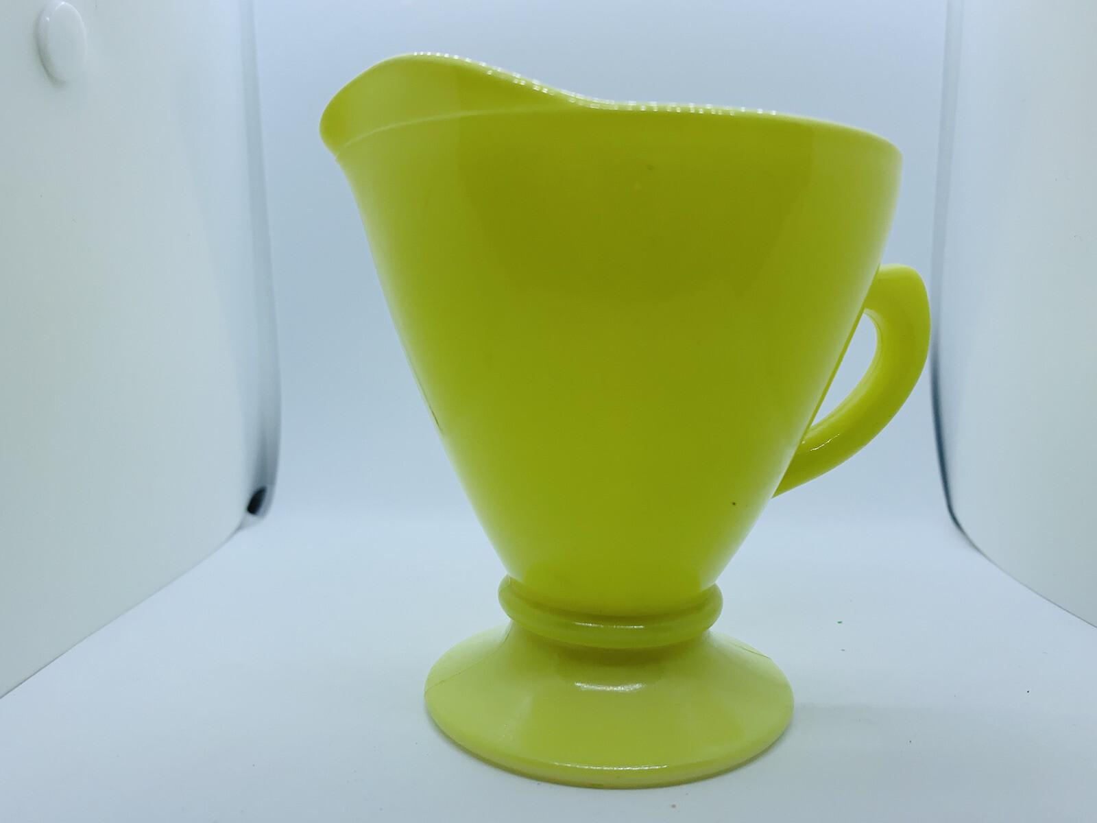 anchor hocking yellow glass pedestal creamer (slight schmutz see picture)