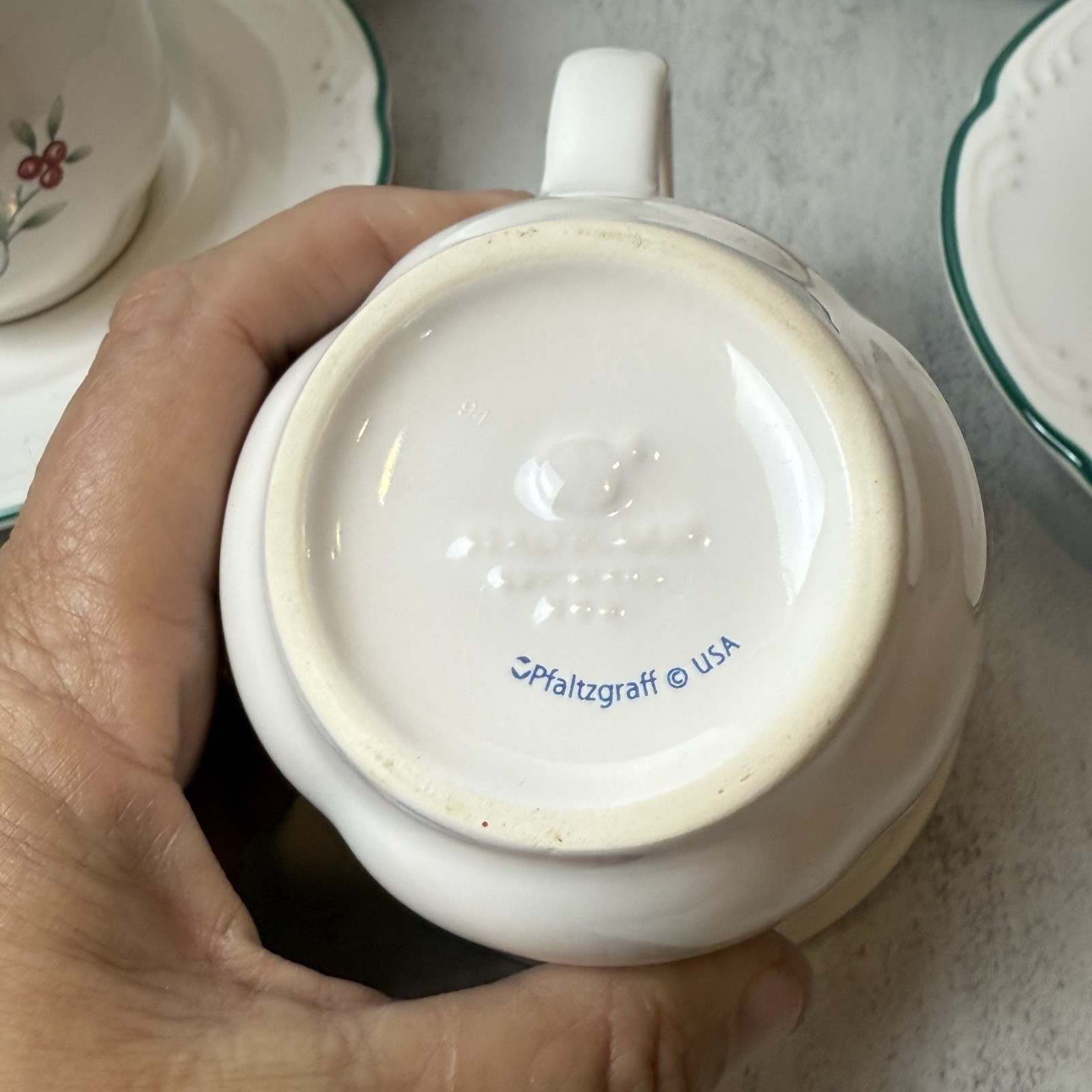 Pfaltzgraff Winterberry Christmas Holiday Mug Saucer Set Of 8 EUC Elegant Dining