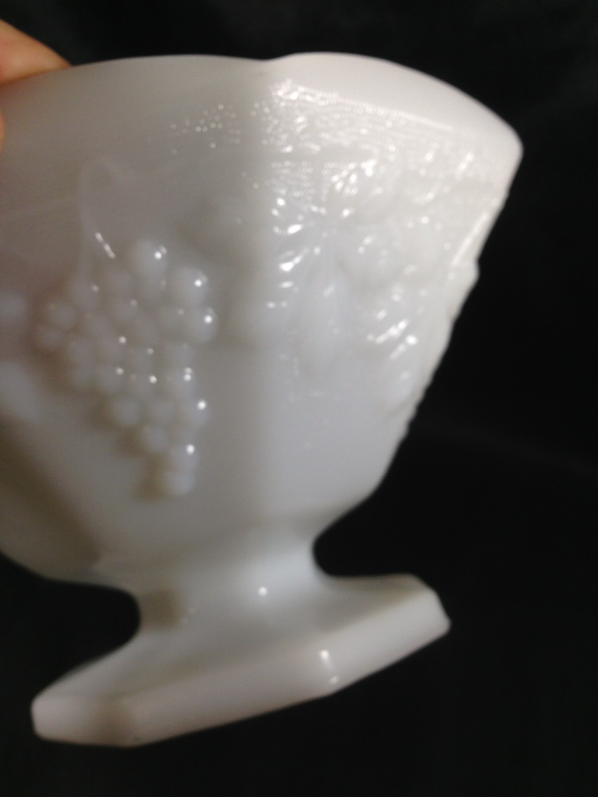 Vintage Anchor Hocking Milk Glass Pedestal Grapes Harvest Centerpiece Bowl