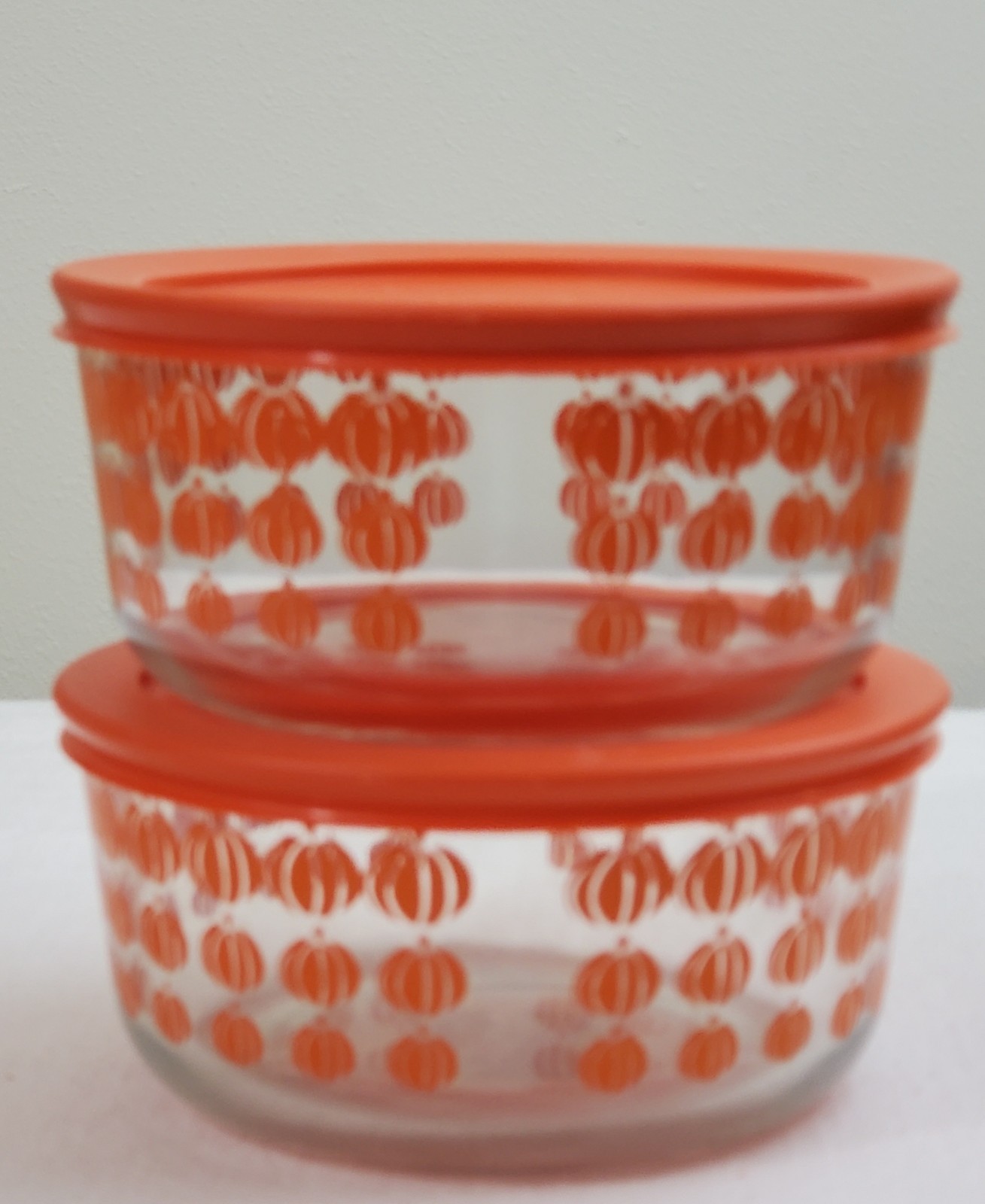 🎃 Two Pyrex 4 Cup Glass Storage Bowls w/Lids – Orange Pumpkin Halloween Design