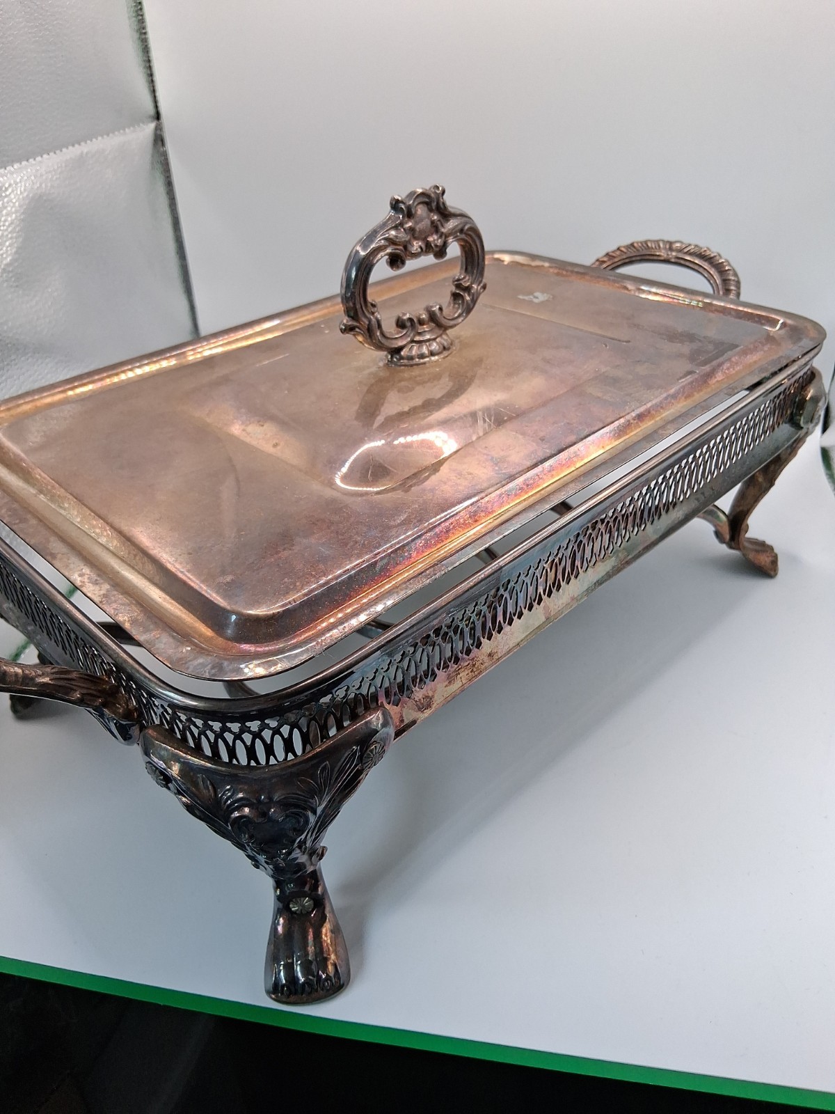 Covered Casserole Dish Stand