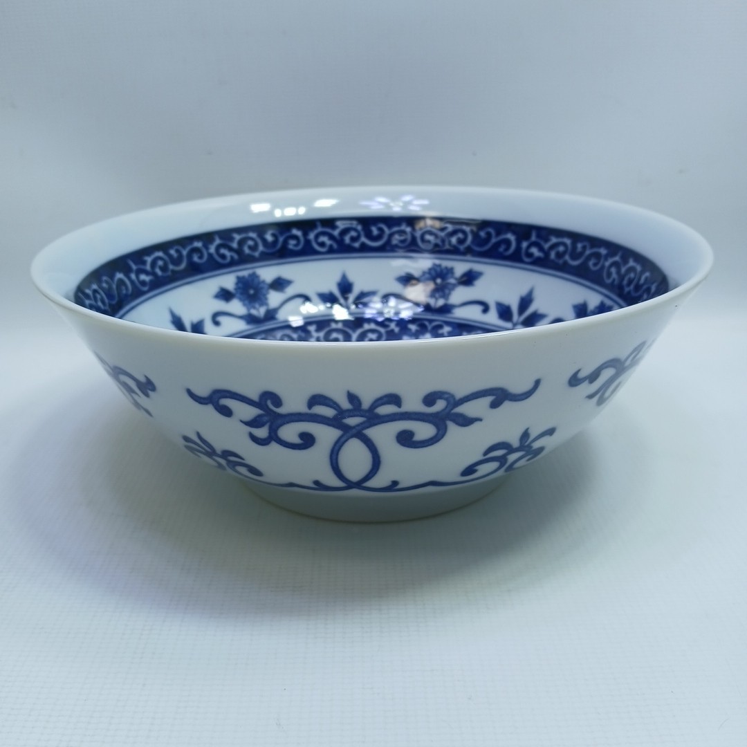 Yokohama Studio Japanese Porcelain Ramen Serving Bowl 7.5″ Blue/White Arabesque