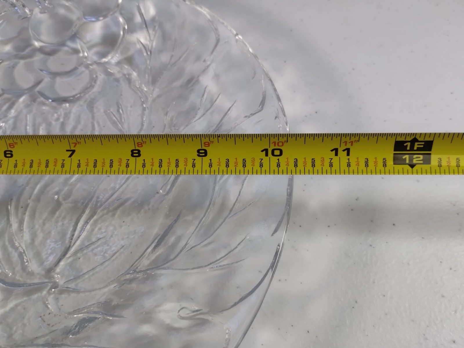 KIG Indonesia Clear Glass Dinner Plates with Grape Design 10 1/4″ Set of 6