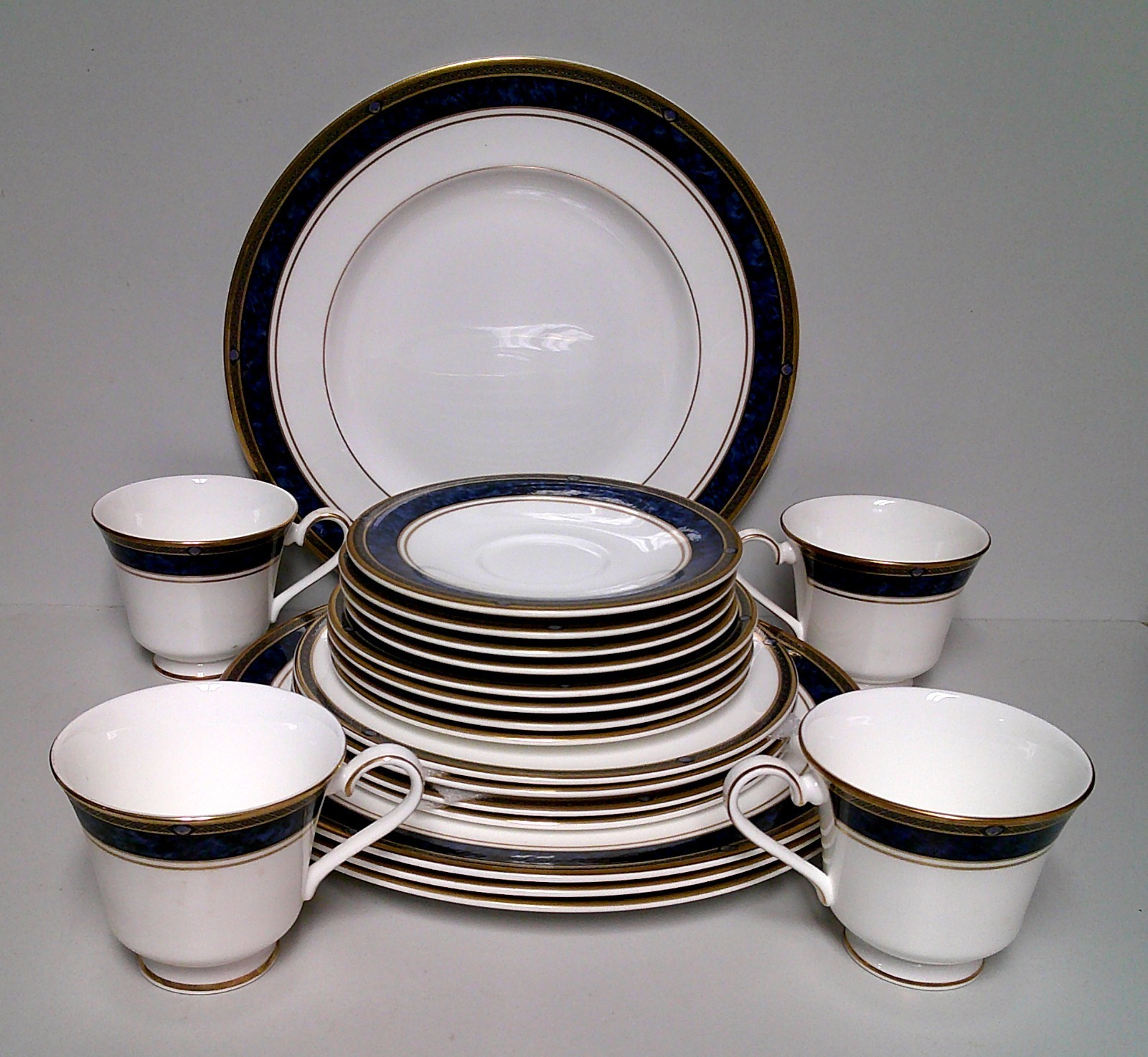 Royal Doulton STANWYCK H5212 20 Piece Set FOUR PLACE SETTINGS More Items Here