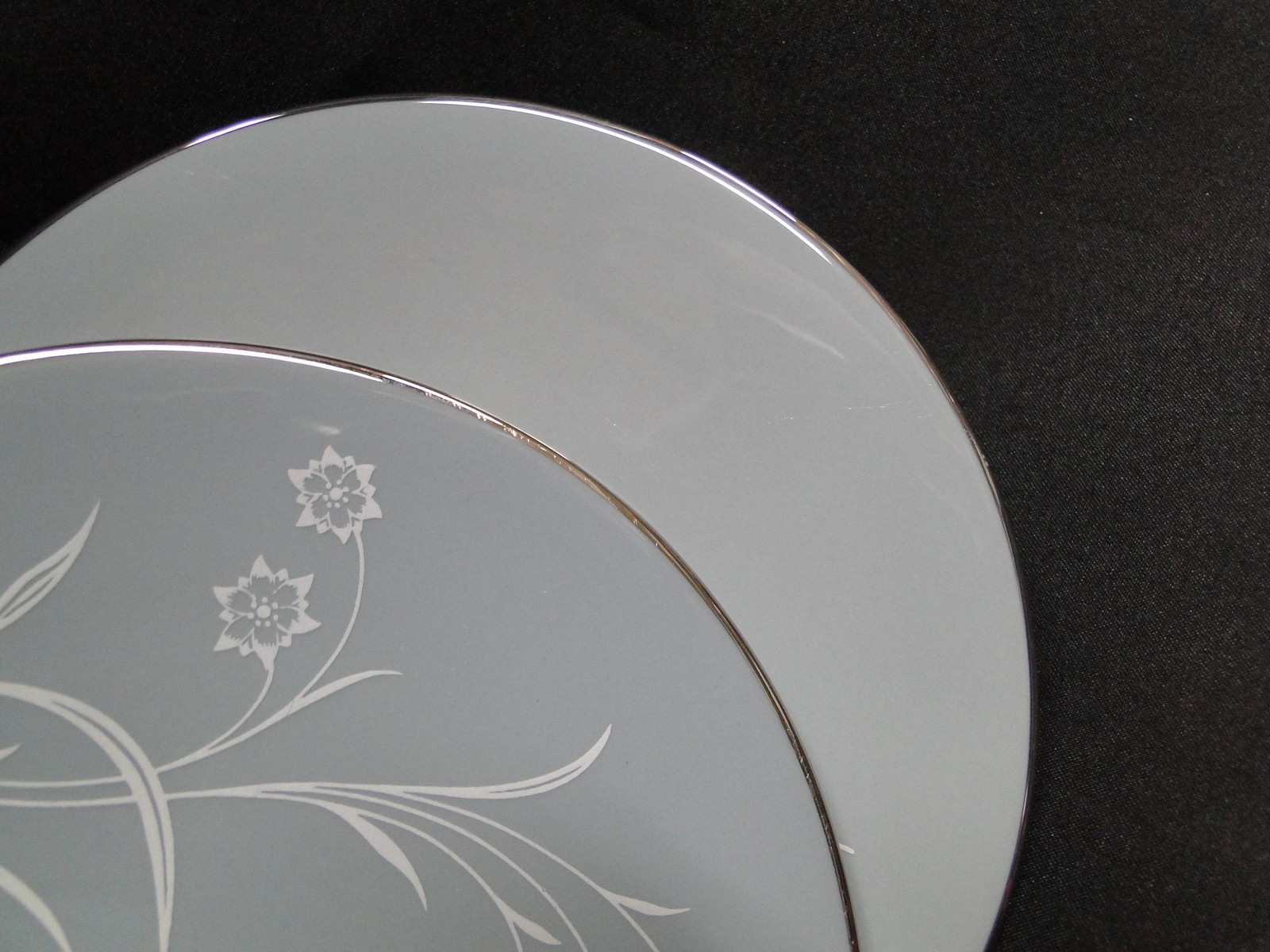 Flintridge Reverie Strata Blue, White Flower, Platinum: Dinner Plate (s) 10 7/8″