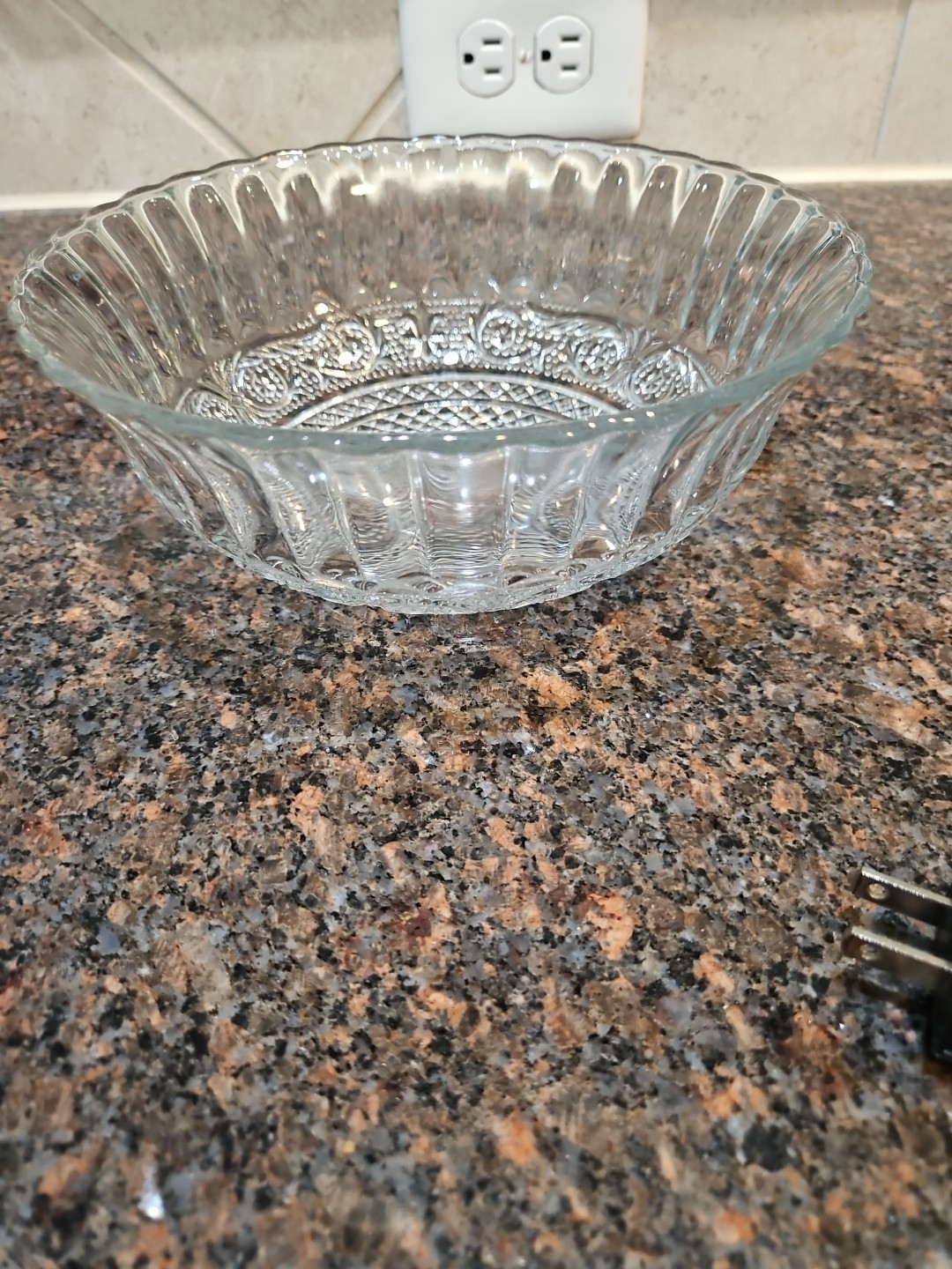 KIG Indonesia Cut Glass Fruit Serving Bowl Diamond Vines Fluted Edges 7.5” NEW