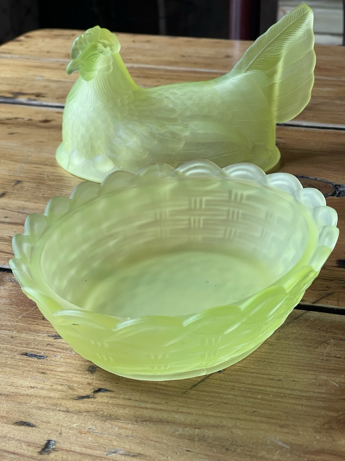 HEN ON NEST 7″ YELLOW FROSTED VASELINE URANIUM GLASS Canary BASKET WEAVE BASE
