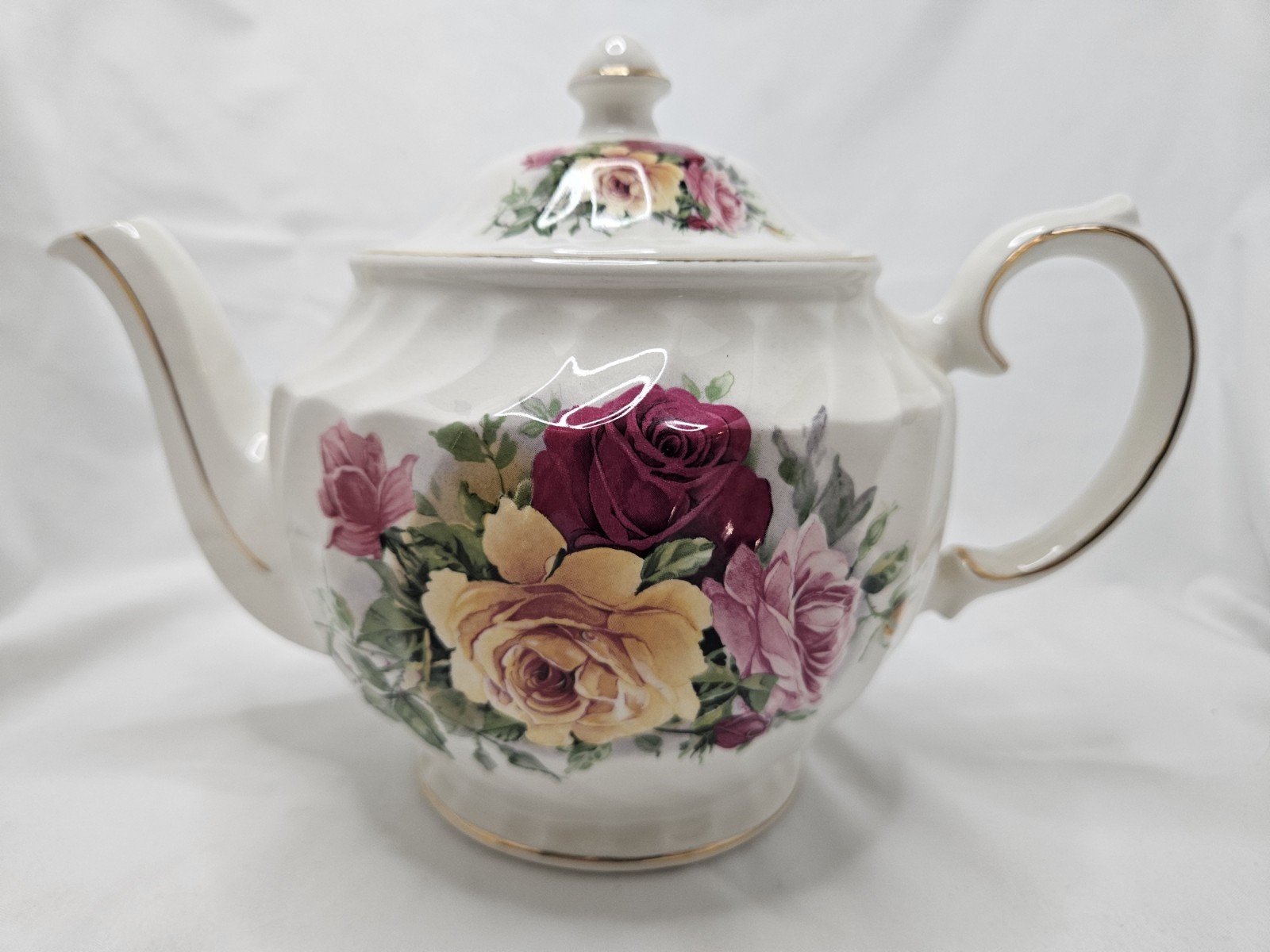 VINTAGE Windsor Bone China Swirled Pink Yellow Red Roses Teapot Made In ENGLAND
