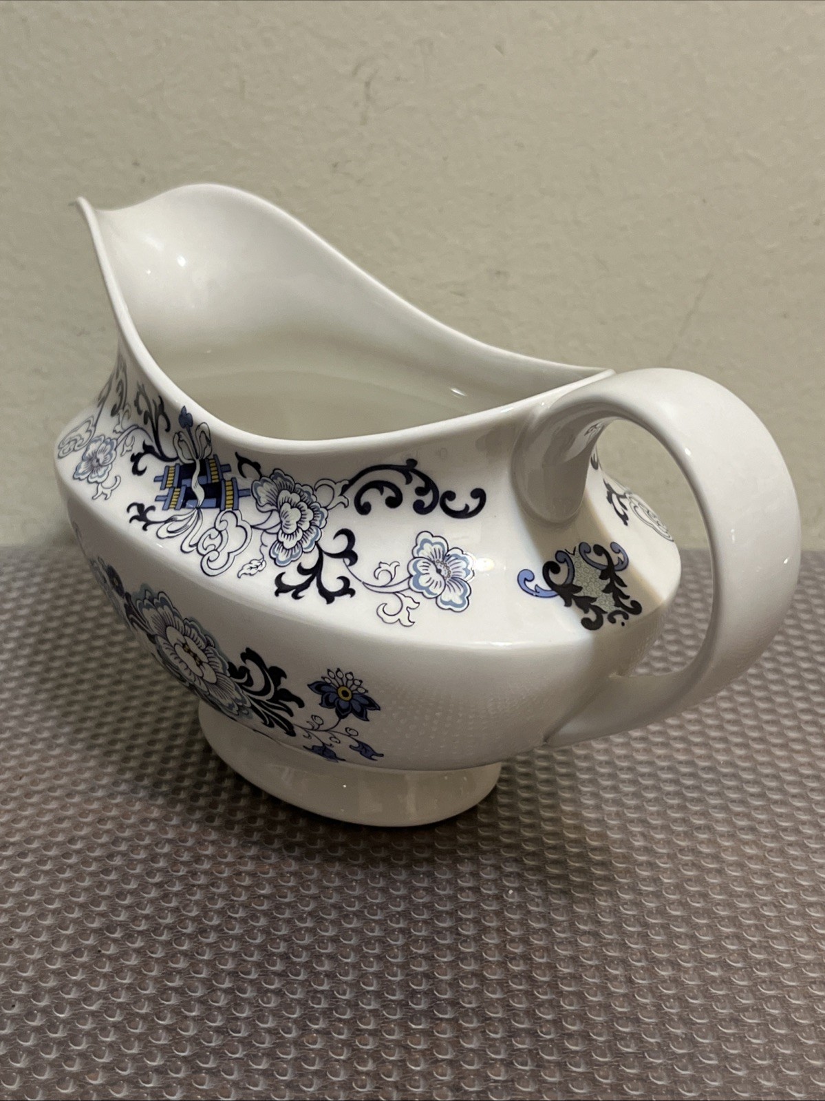 Royal Doulton NANKIN Gravy Boat & Underplate – TC 1091