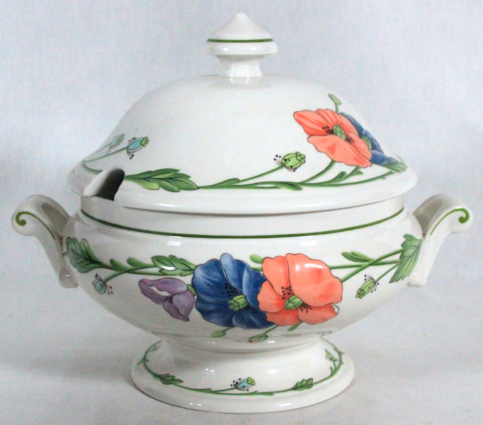 VTG VILLEROY & BOCH AMAPOLA PATTERN SMALL COVERED SOUP TUREEN 8 3/8″ X 10 3/8″