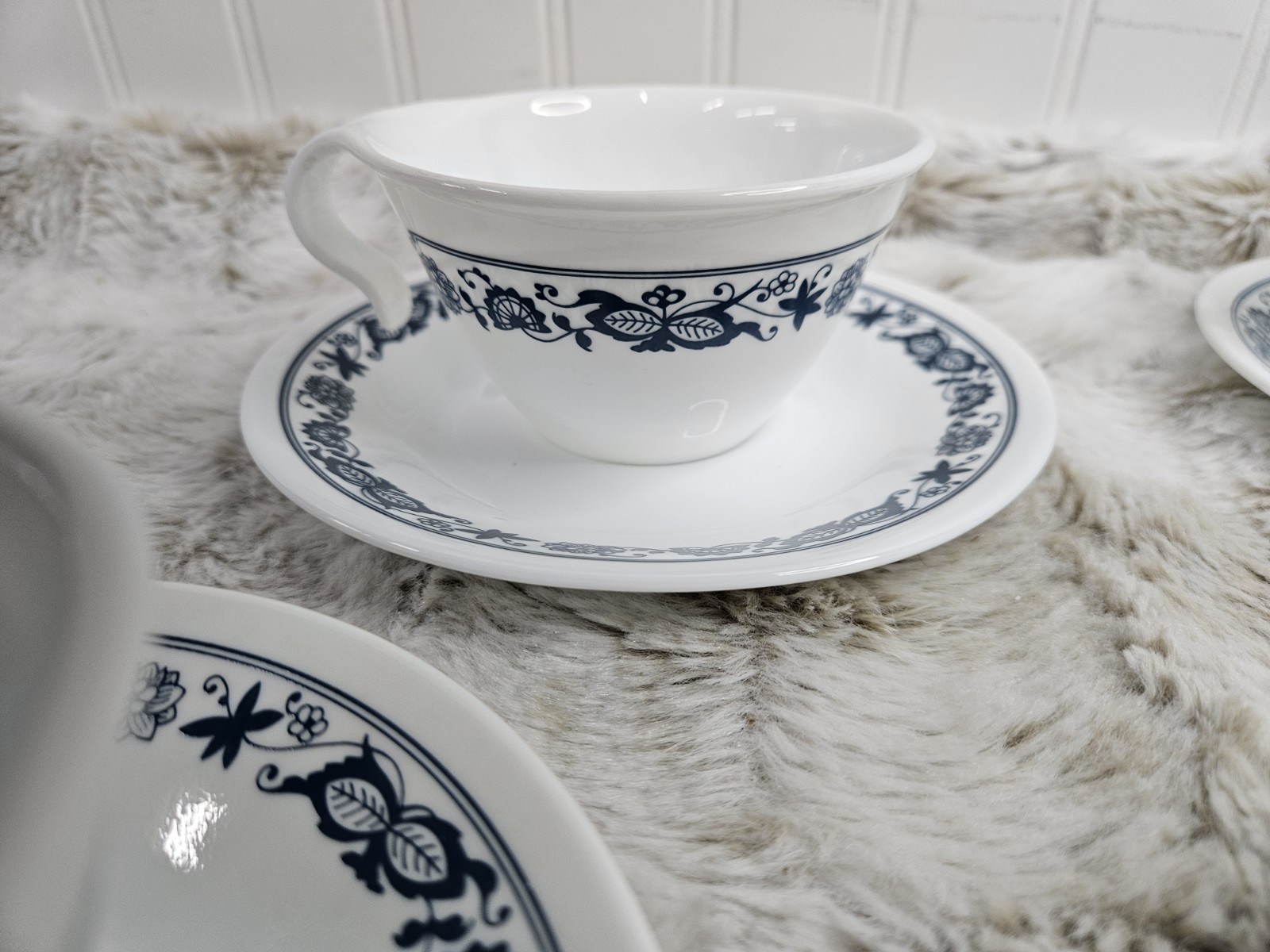 Vintage Corelle Old Town Blue Onion Set of 4 Hook Handle Cups & Saucers Mugs USA
