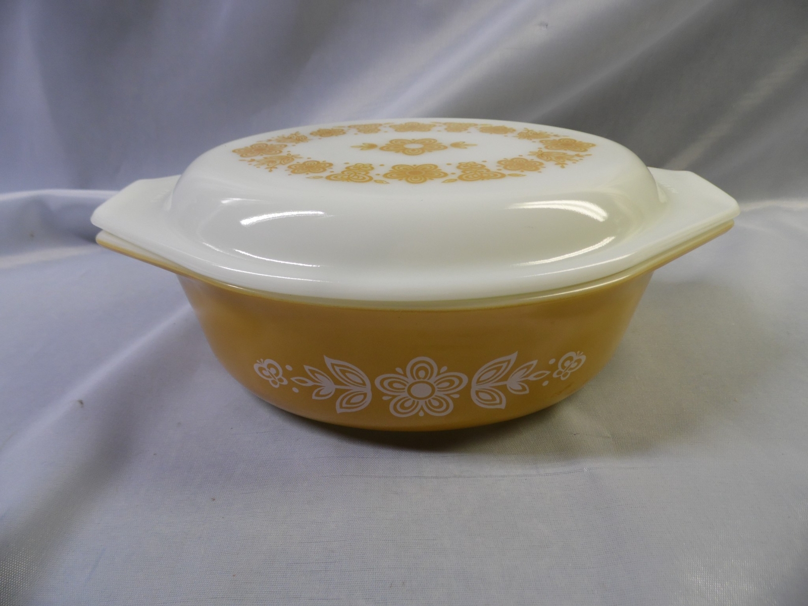VINTAGE PYREX GOLD BUTTERFLY 1 1/2 QUART OVAL CASSEROLE w/ ORIGINAL LID #043!