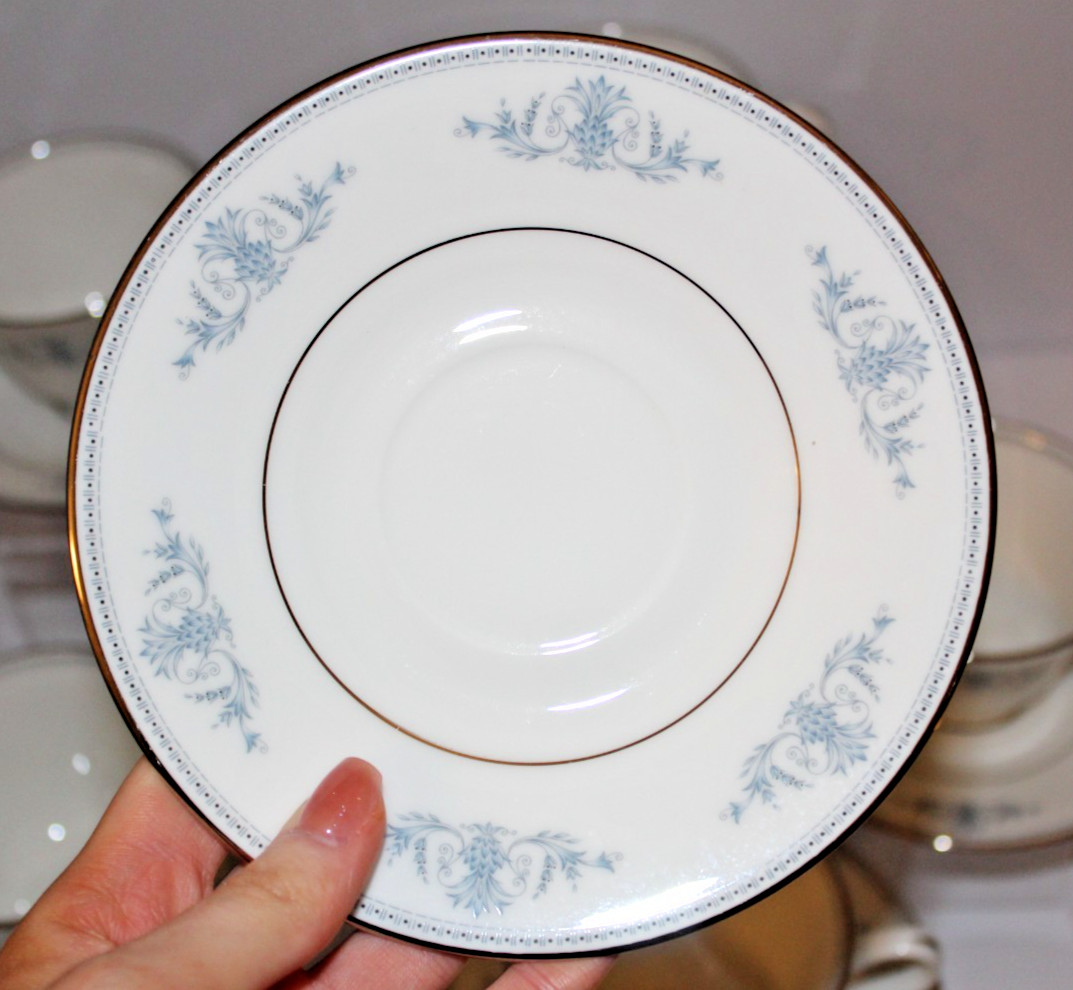 Set of 6 Vintage Oxford Bryn Mawr Bone China Cups 2 3/4″ Saucers 6″