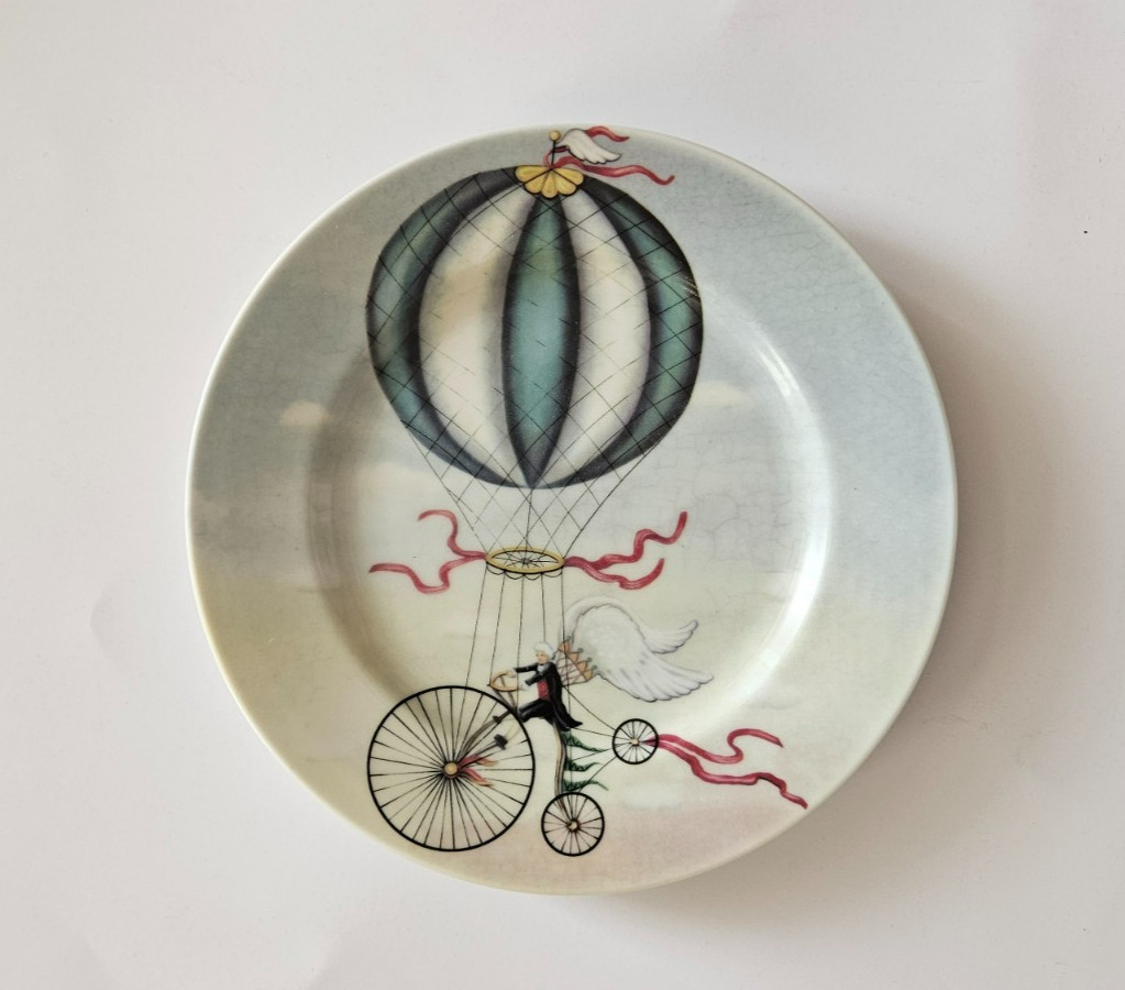 NEW Flying Fantasy by Salisbury Porcelain Hot Air Balloon Motifs Set 4 Plates 8″