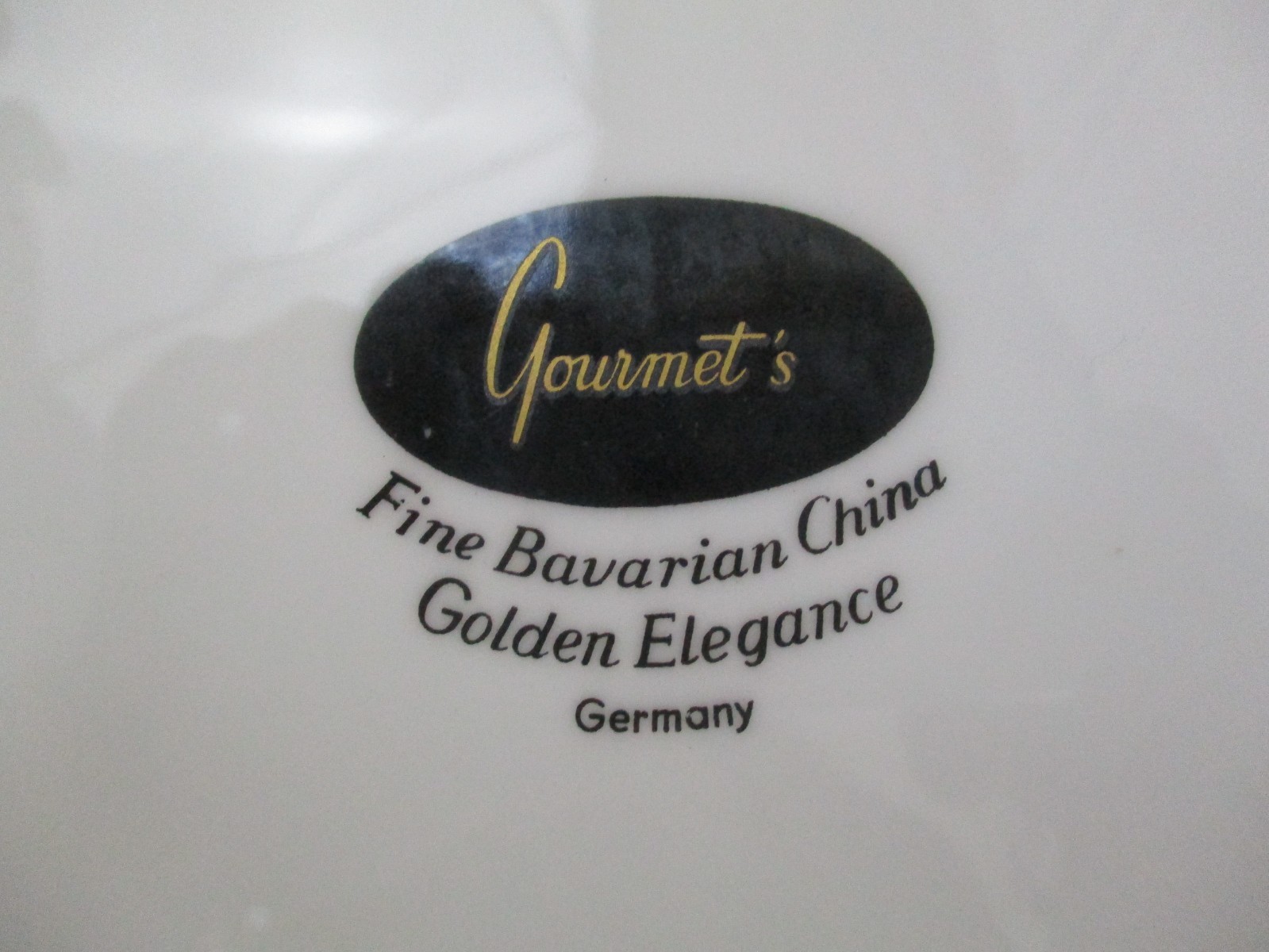 4 Vtg Gourmet’s Bavarian China Golden Elegance 10″ Plate White Gold Band Germany