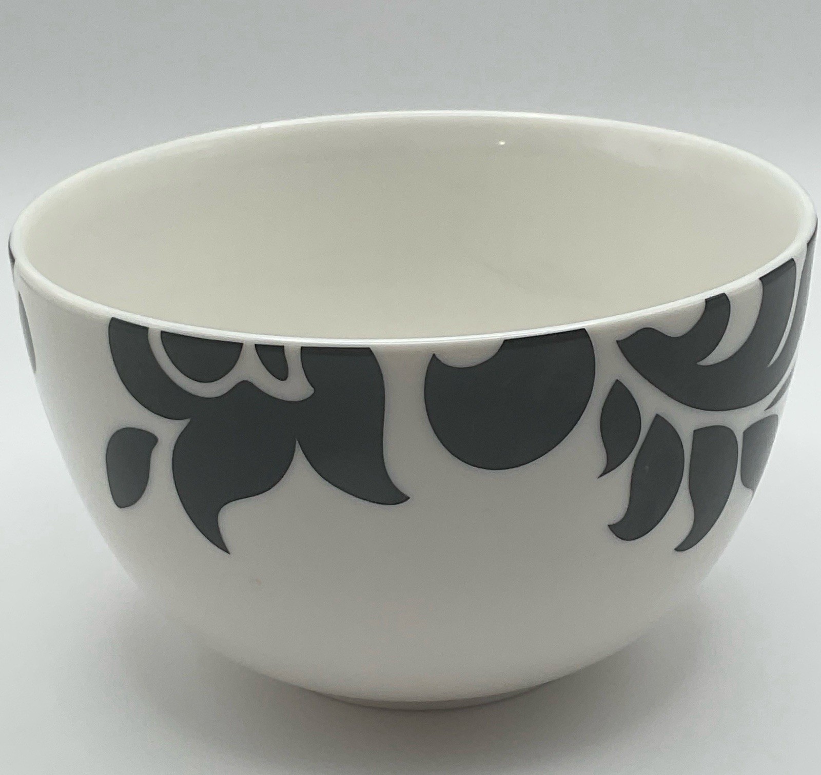 Martha Stewart Lisbon Black White Floral Soup Cereal Bowl 5 1/4” Retails 39.00