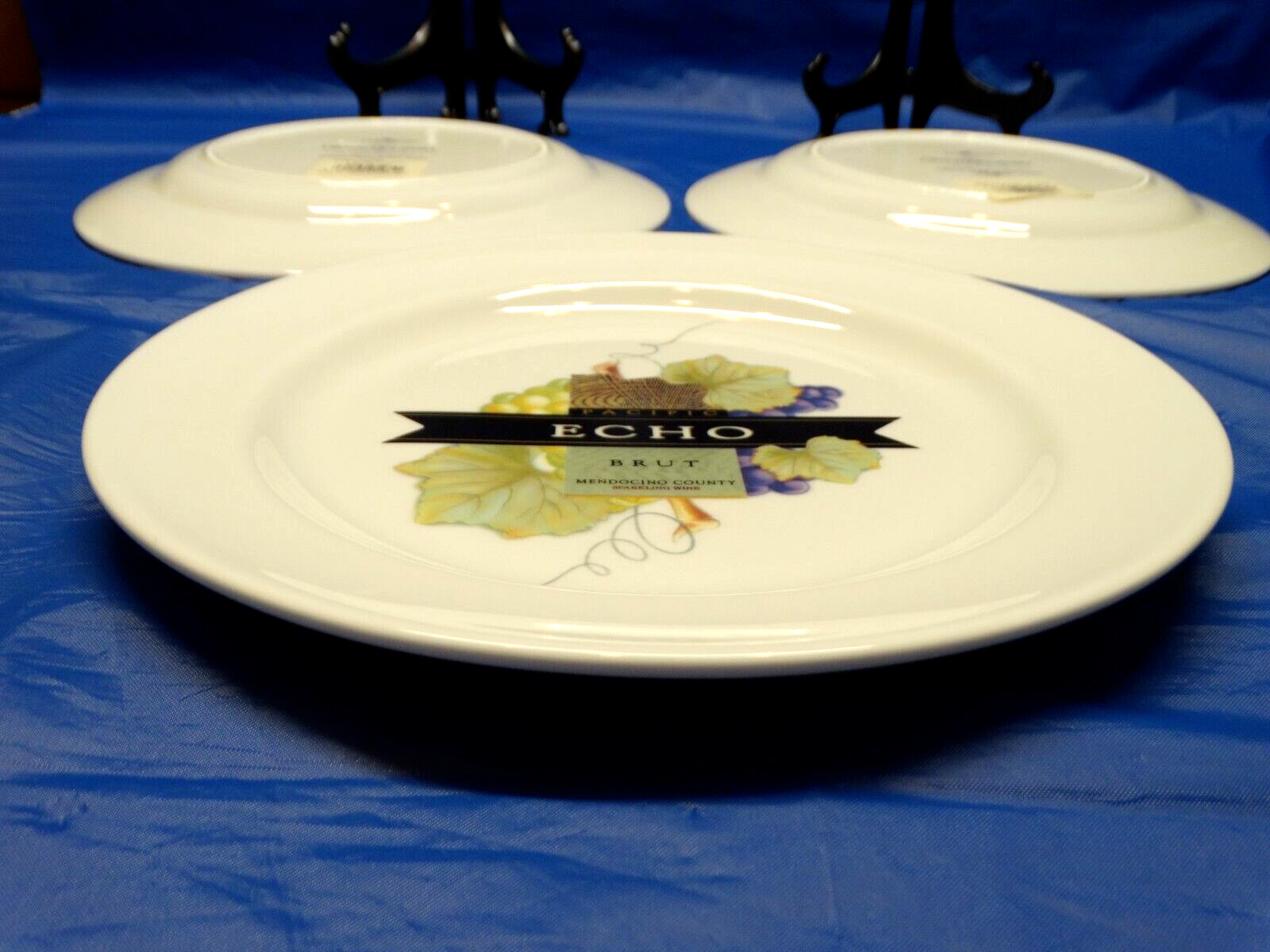 4 Wedgwood Grand Gourmet Vintage Collection Wine Theme 10″ Dinner Plates EUC