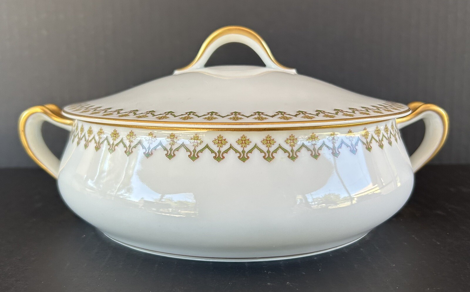 Haviland Limoges Round Covered Vegetable Dish Schleiger 570