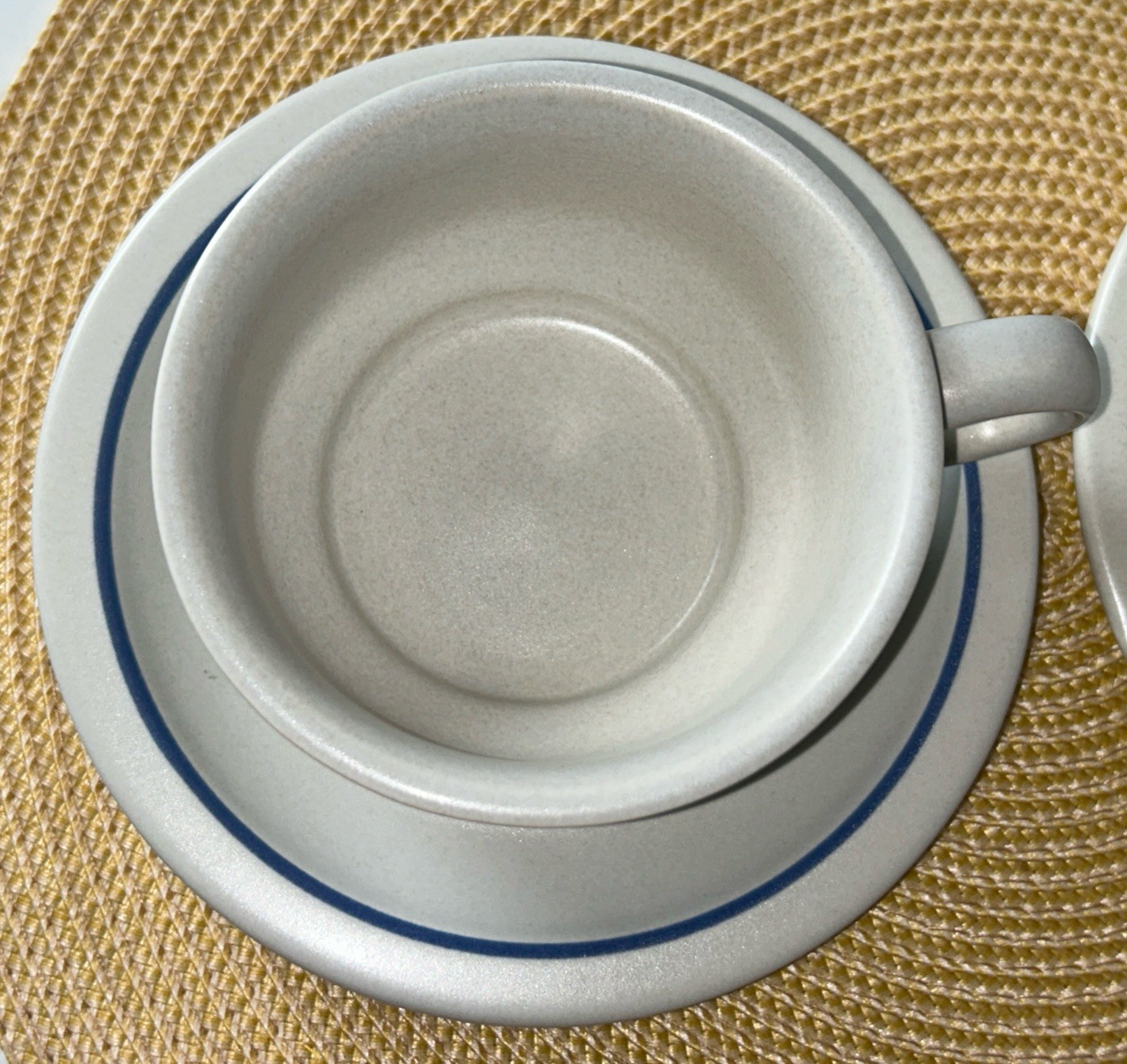 VTG Pfaltzgraff Yorktowne Stoneware Mugs Coffee Tea Soup Cups & Saucers (2) EUC