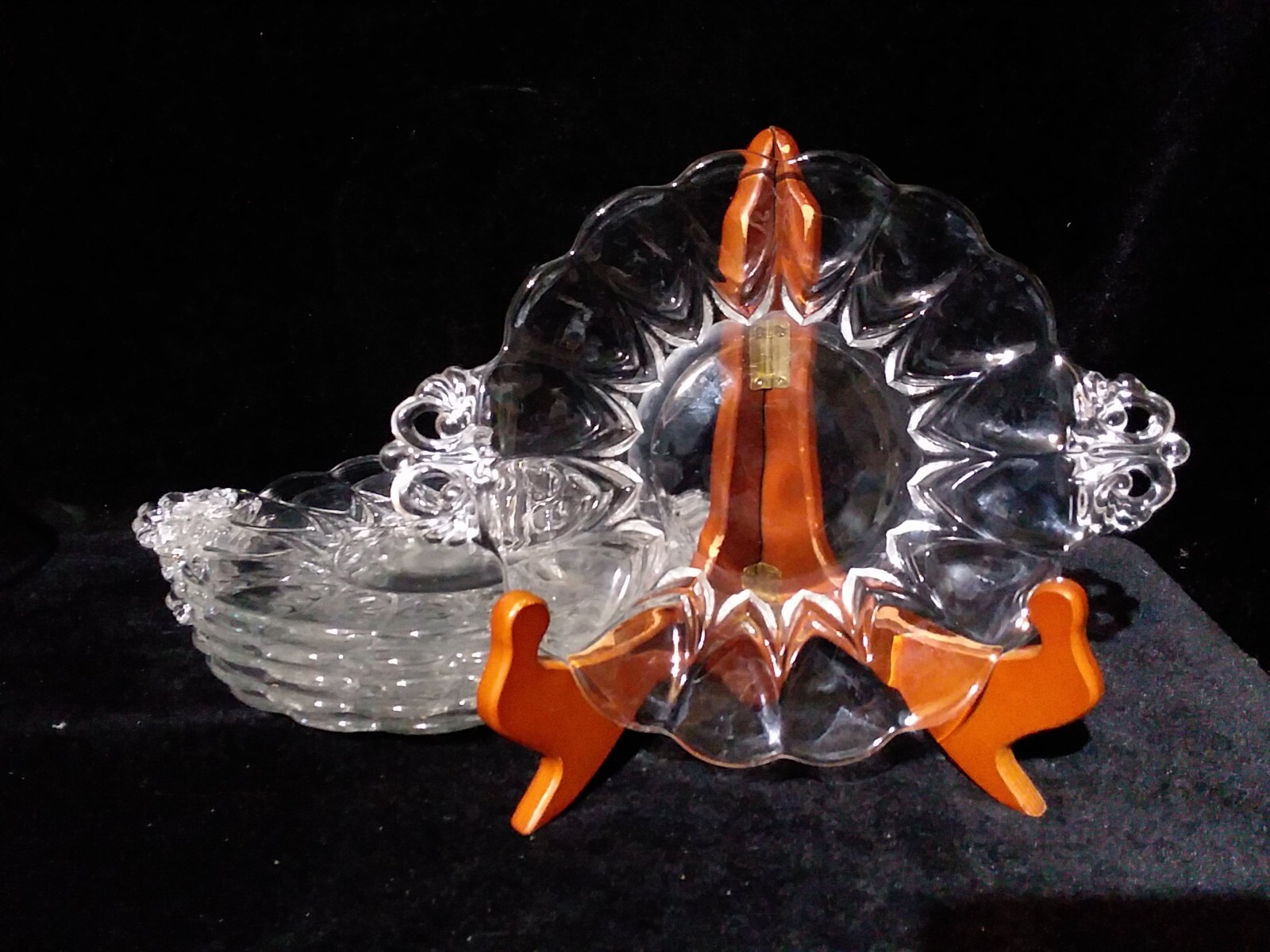 6 Handled Glass Dessert Plates 7″ Round 9″ Handle to Handle Decorative Design