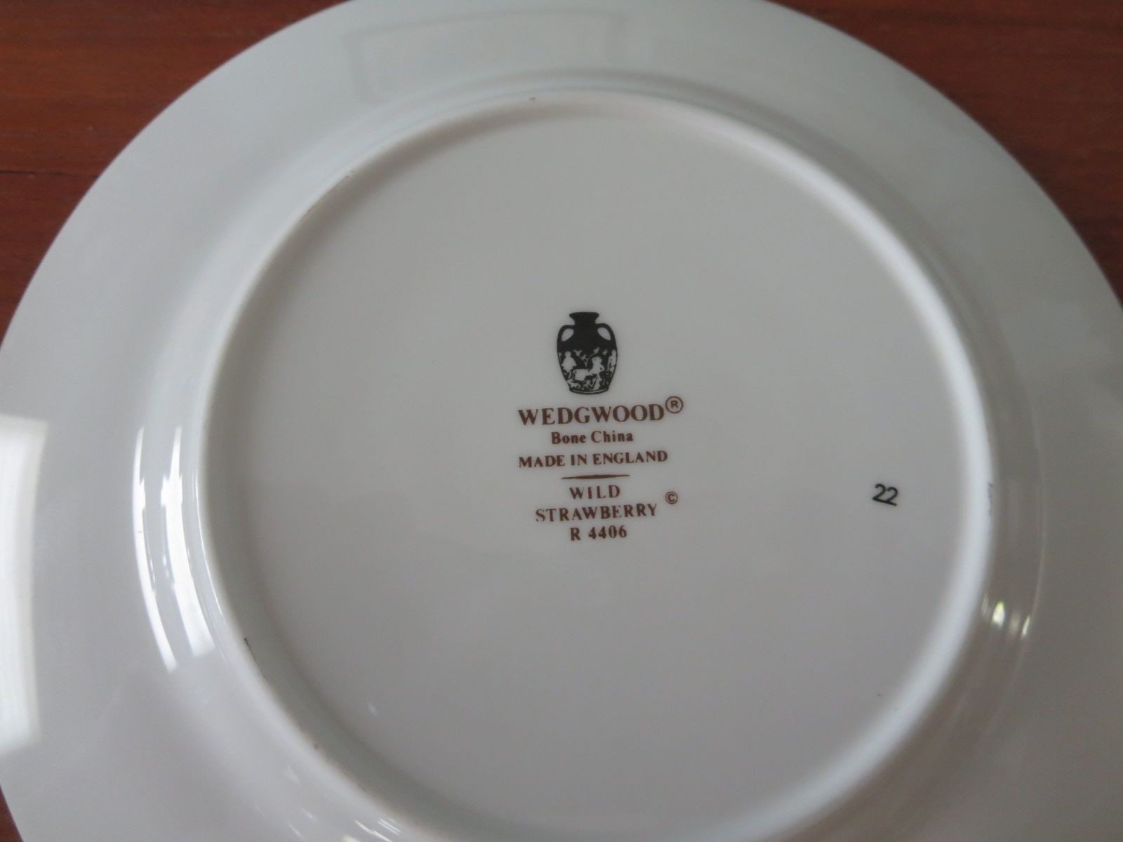 Set of 6 Wedgwood Bone China Wild Strawberry Bread & Butter Plates 6”