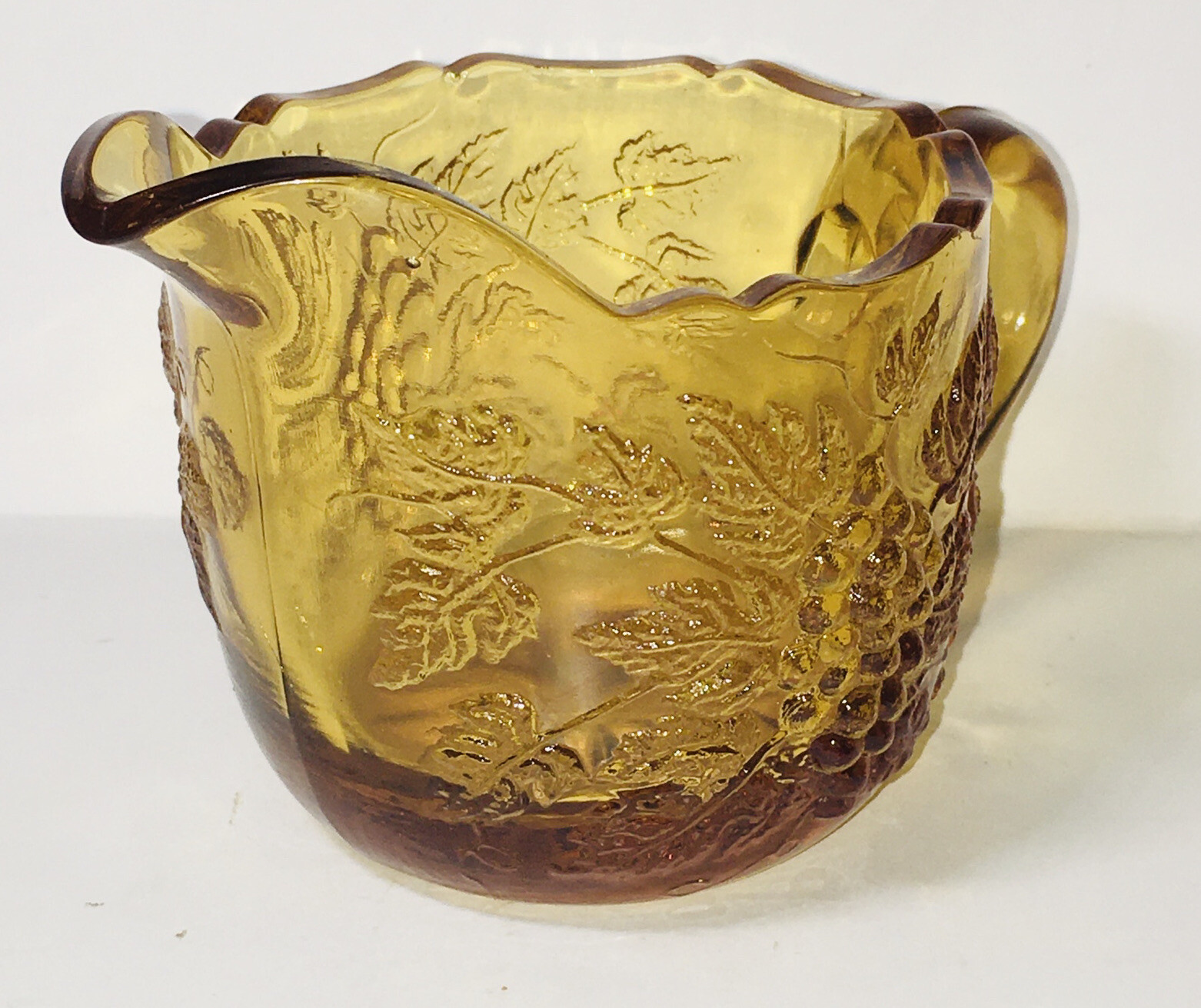 L.E smith Honey Amber pressed Depression glass grapes and leaves pattern creamer