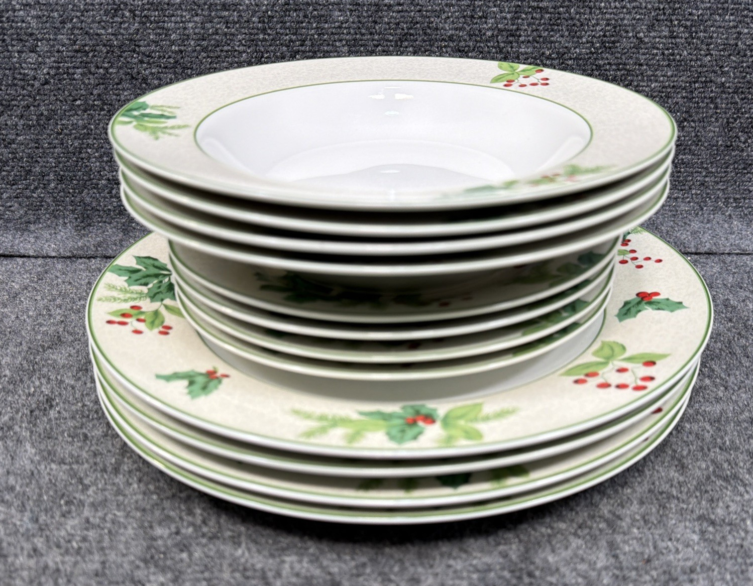 Lillian Vernon Holly & Berries Green LV17 12 pcs Dinner & Salad Plates & Bowls