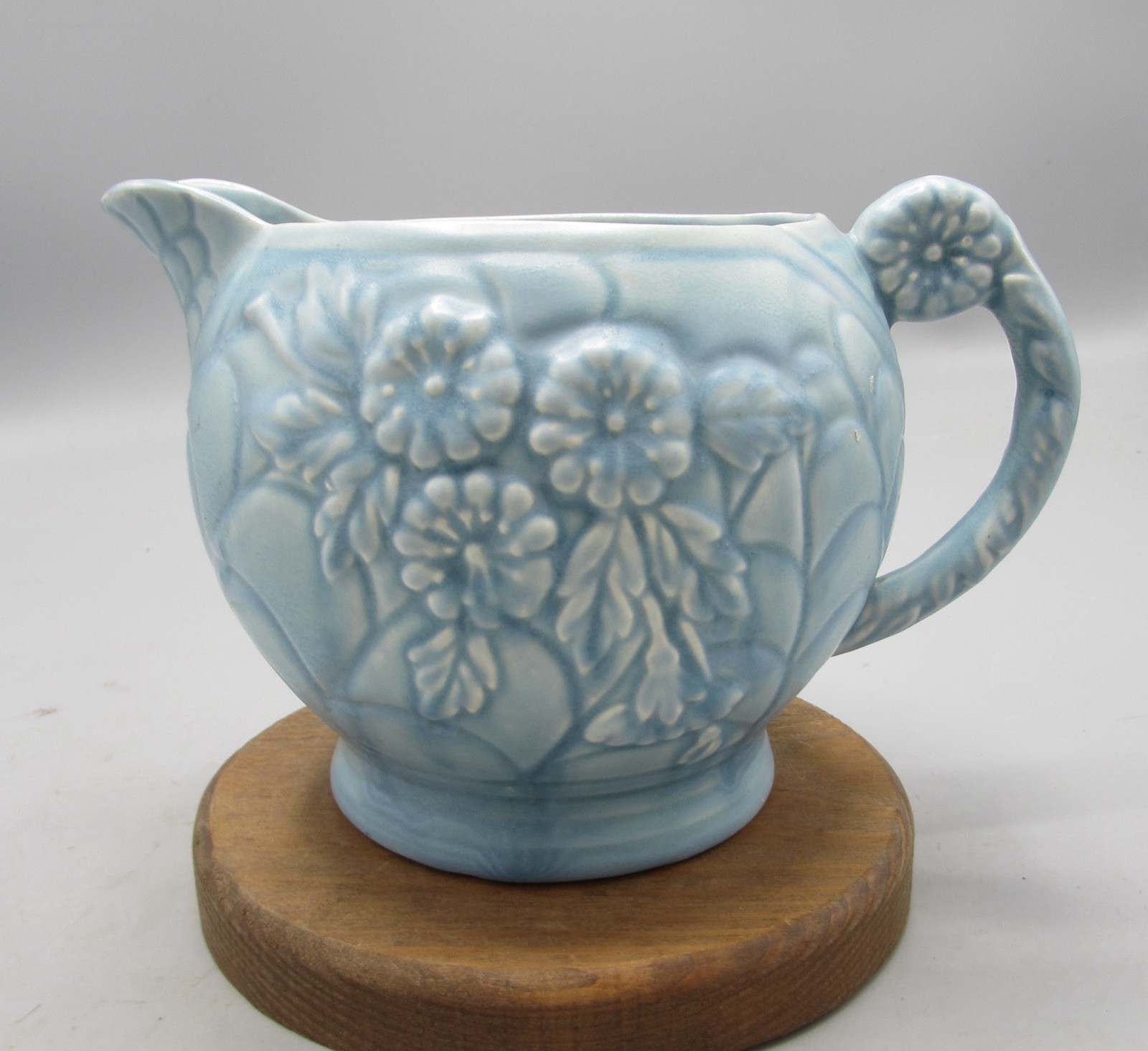 Vintage Arthur Wood Art Deco Victory Pitcher Jug Made In England Holds 28 Ounce