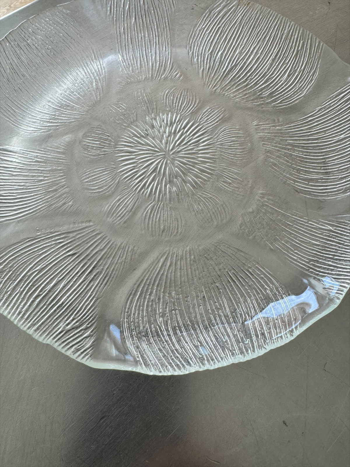 Arcoroc France Fleur Pressed Glass Plates Set Of 4 – Clear Floral Pattern 7.75″
