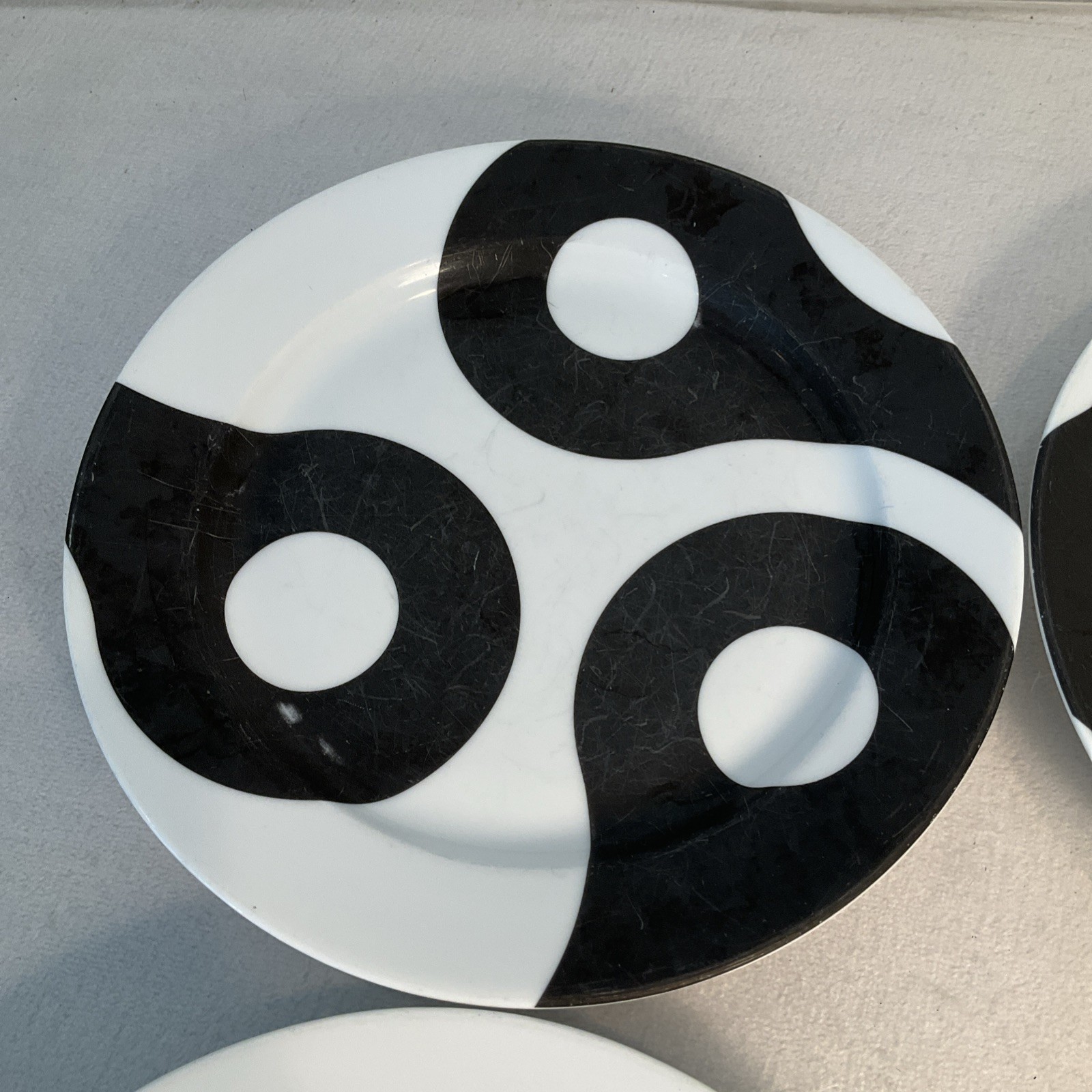 notNeutral 8” plate Set – Black and White. Set Of 4.