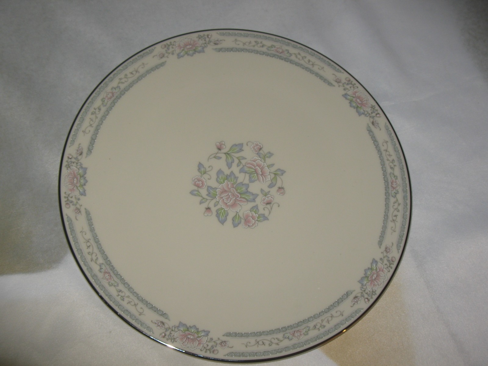 Lenox Charleston Large 11 3/4 inch Cake Plate