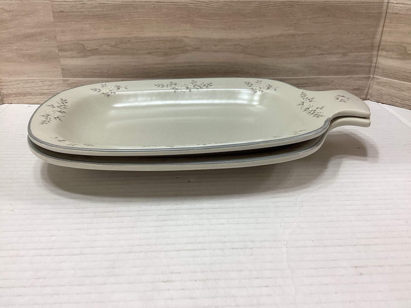 VTG Pfaltzgraff Set Of 2 Heirloom Party Plates (Hard To Find) Dishes Trays