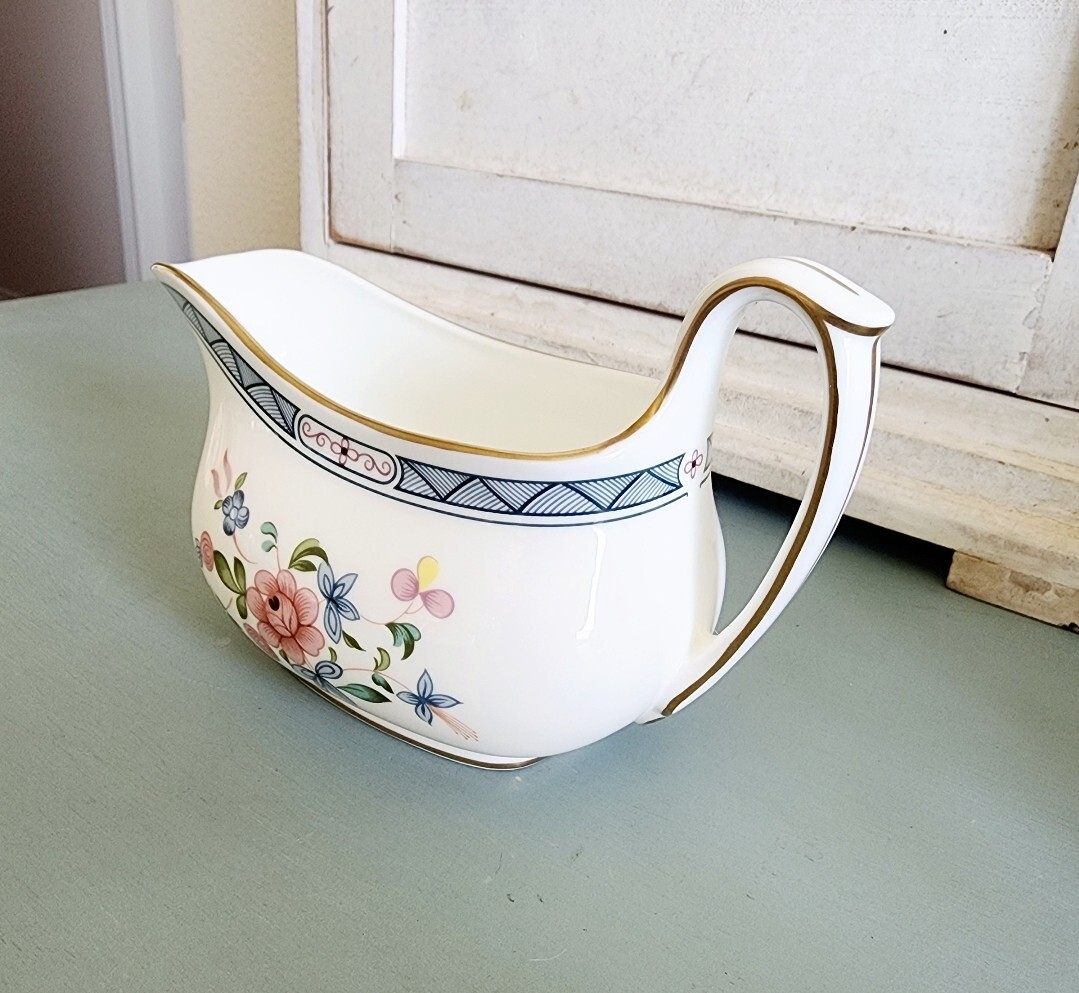 Wedgwood MONTCALM Gravy Boat Floral Blue Lines Triangle Band Gold Trim