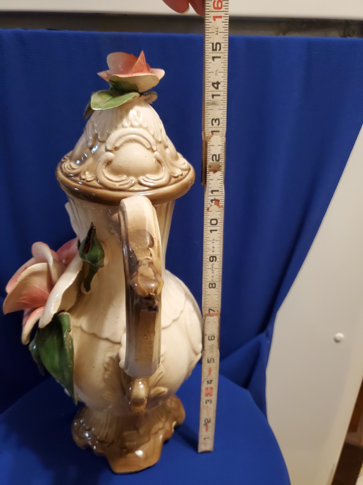 SALE! WAS 85. VTG MCM 15in CAPODIMONTE ITALY CREAM/TAN W ROSES LIDDED PITCHER
