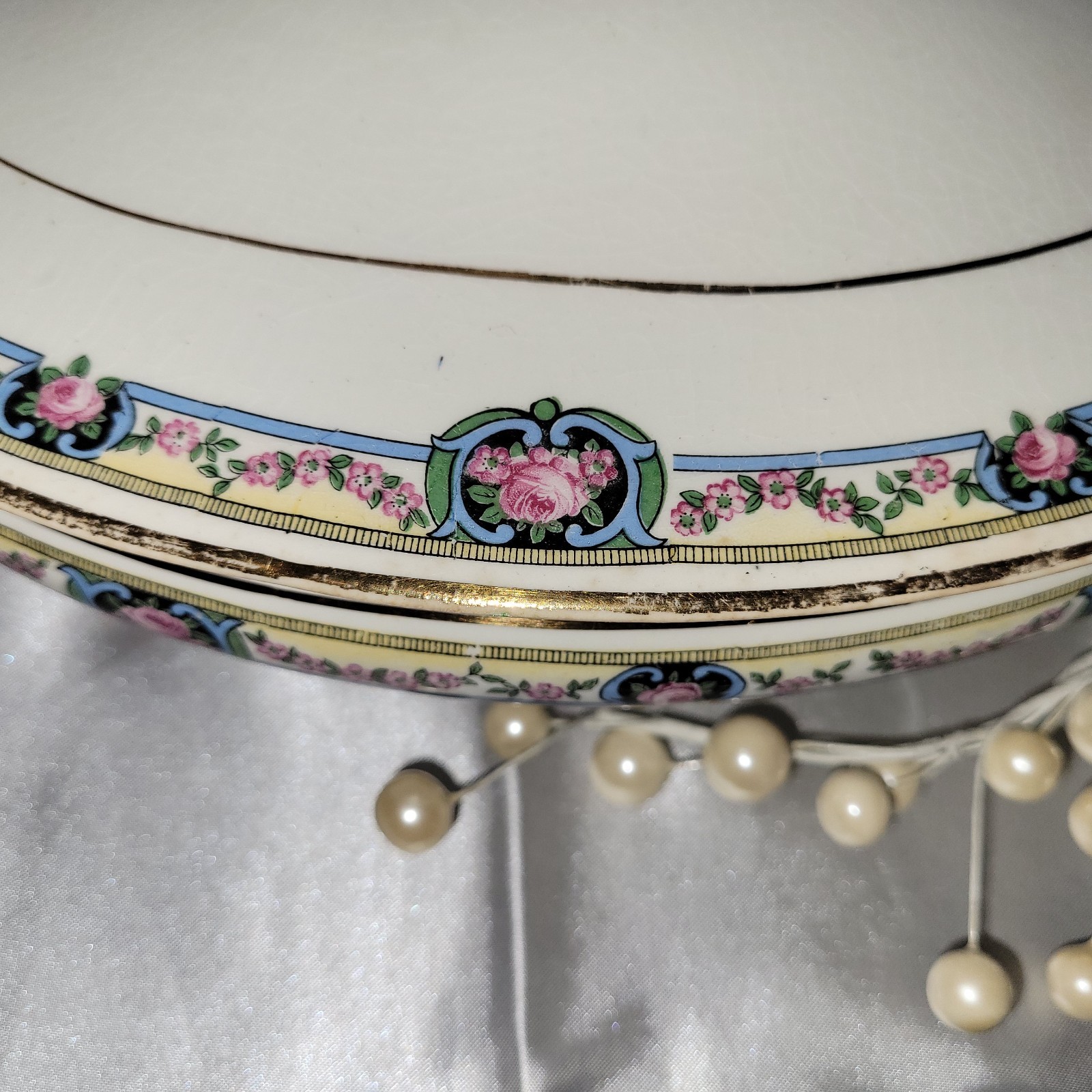 Vtg Royal China International Covered Casserole W/Pink Rose Garland Blue Scroll