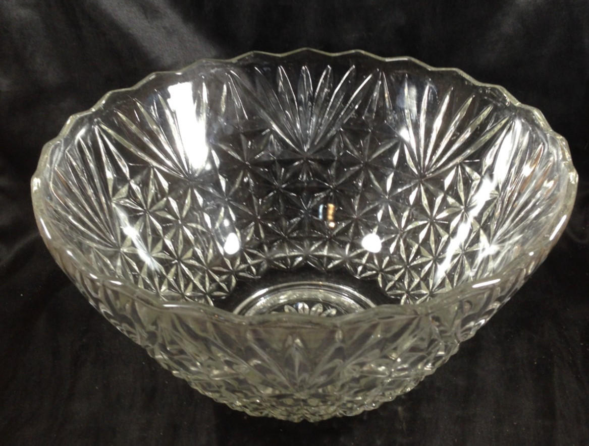 Vintage 1970s Anchor Hocking Arlington Clear Glass Punch Bowl 12″ x 6.25″