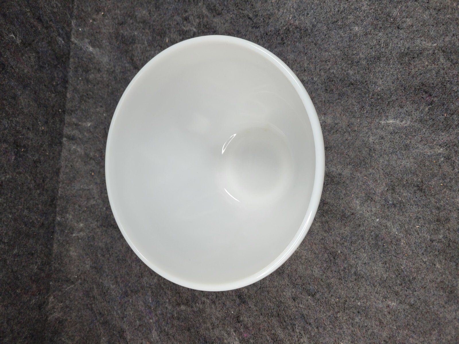 Vintage Milk Glass Raised Cattail Pattern Mixing/serving Bowl 7.5″ W×5″H