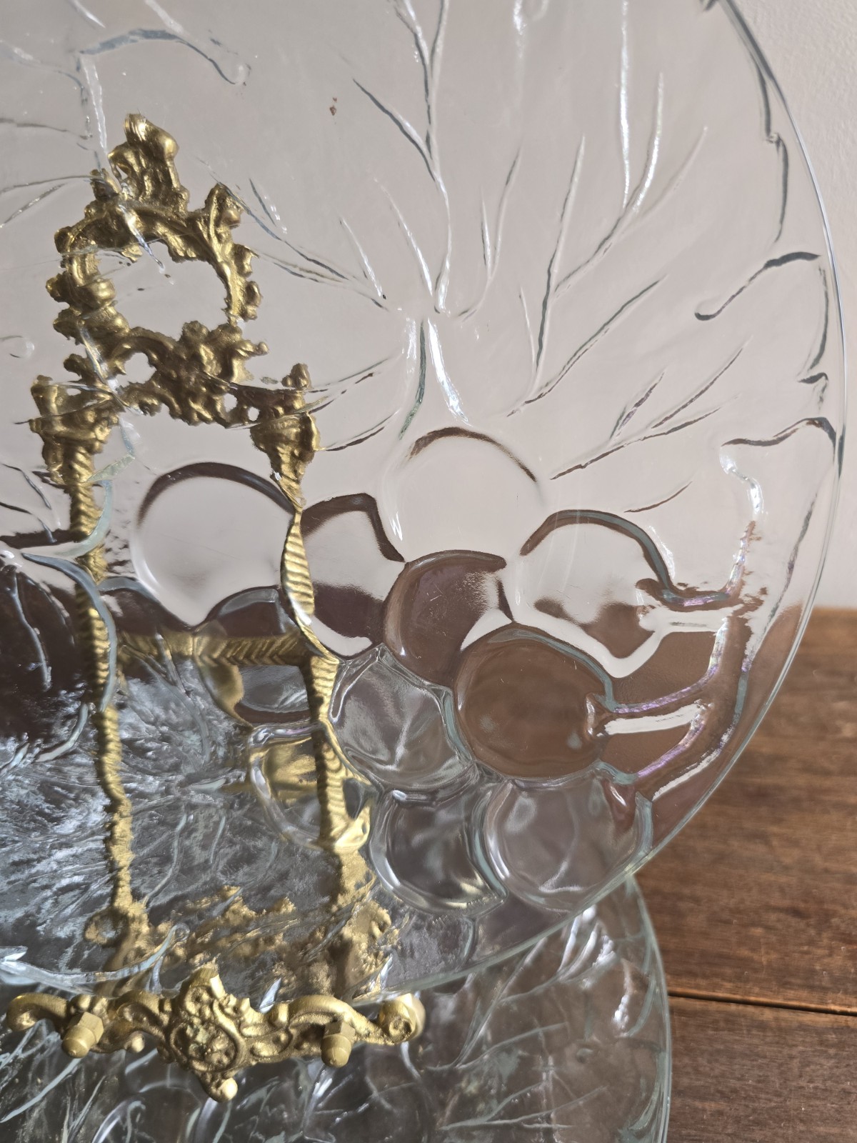Set Of 4 VTG KIG Indonesia Clear Embossed Grape & Leaf 10-1/2 Dinner Plates