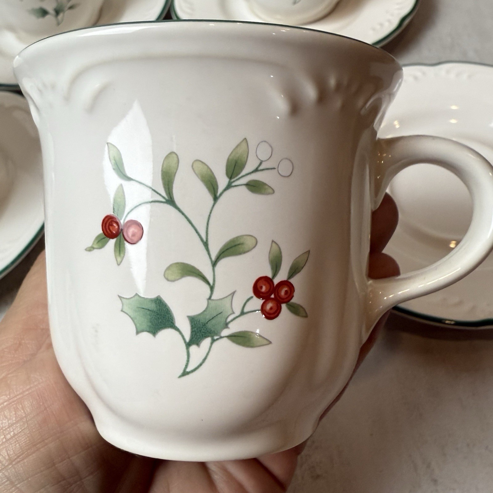 Pfaltzgraff Winterberry Christmas Holiday Mug Saucer Set Of 8 EUC Elegant Dining