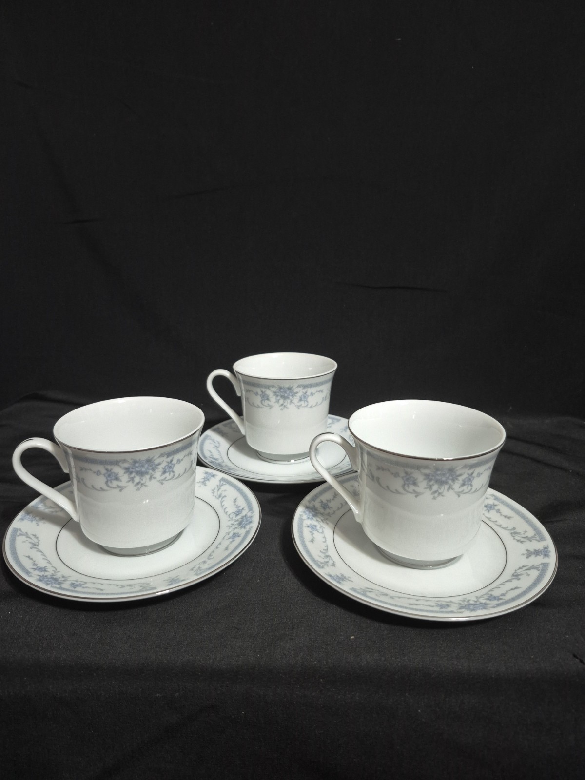 VINTAGE 1985 SHEFFIELD BLUE WHISPER CHINA TEACUP & SAUCER SET OF 3