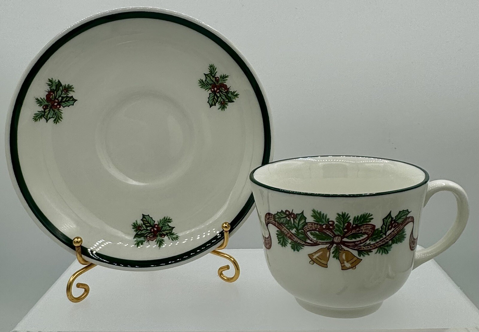 Johnson Brothers Victorian Christmas Cup And Saucer England NEVER USED